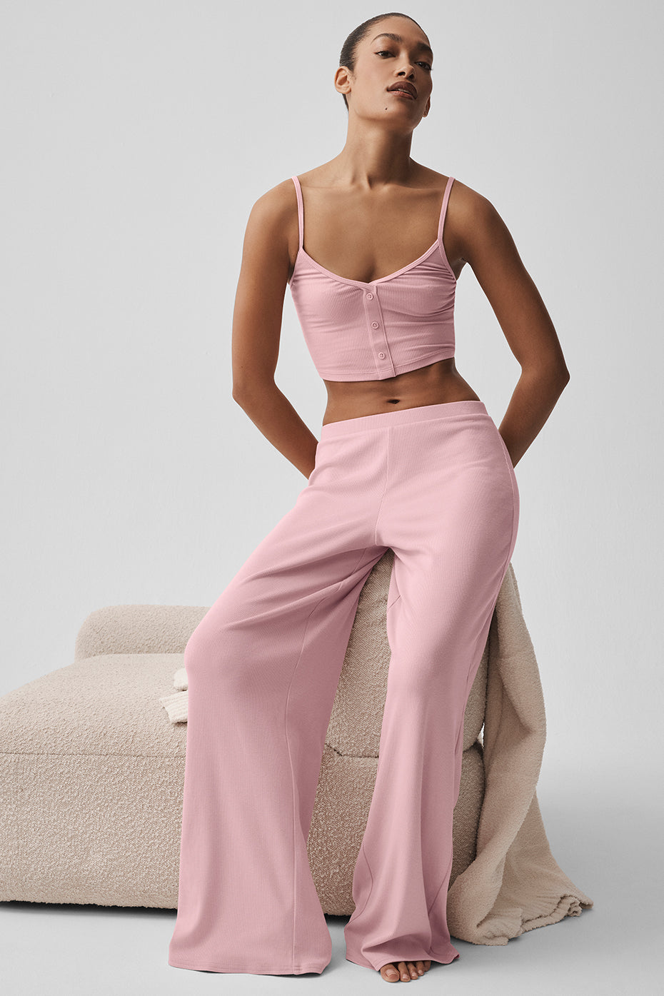 Alo Yoga Mid-Rise Dreamlight Straight Pant - Vintage Pink