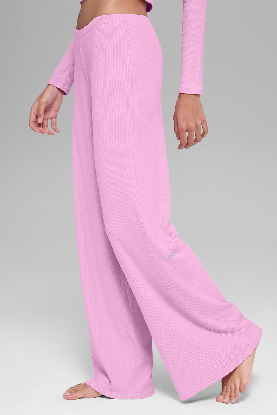 Alo Yoga Mid-Rise Dreamlight Straight Pant - Candy Heart Pink