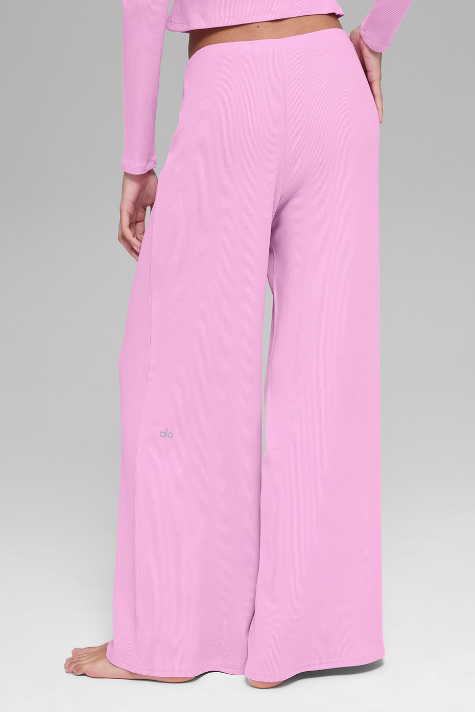 Alo Yoga Mid-Rise Dreamlight Straight Pant - Candy Heart Pink