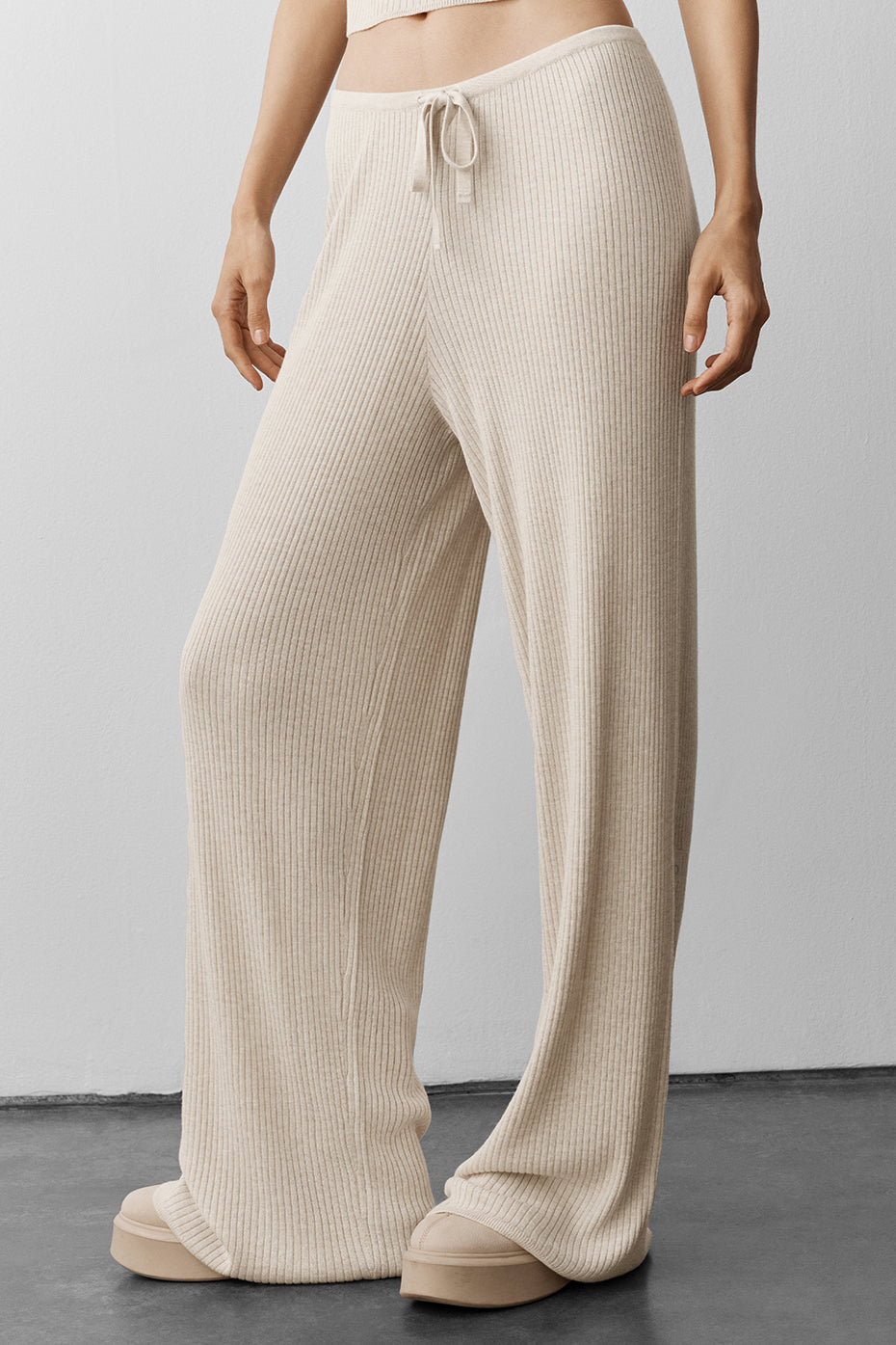 Alo Yoga Sweater Knit Mid-Rise Unwind Wide Leg Pant - Oatmeal Heather