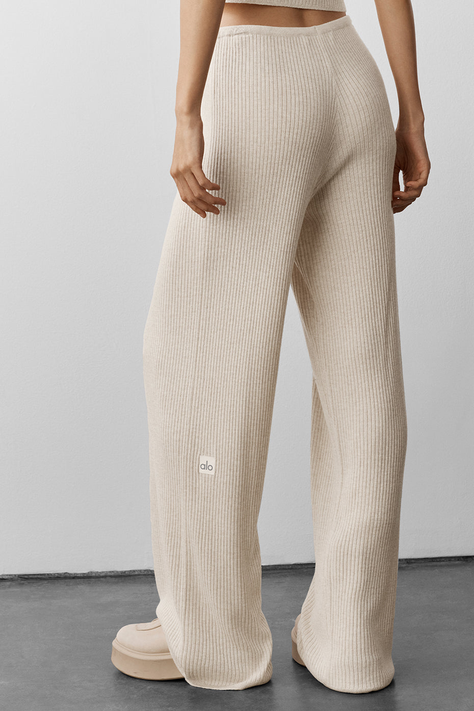 Alo Yoga Sweater Knit Mid-Rise Unwind Wide Leg Pant - Oatmeal Heather