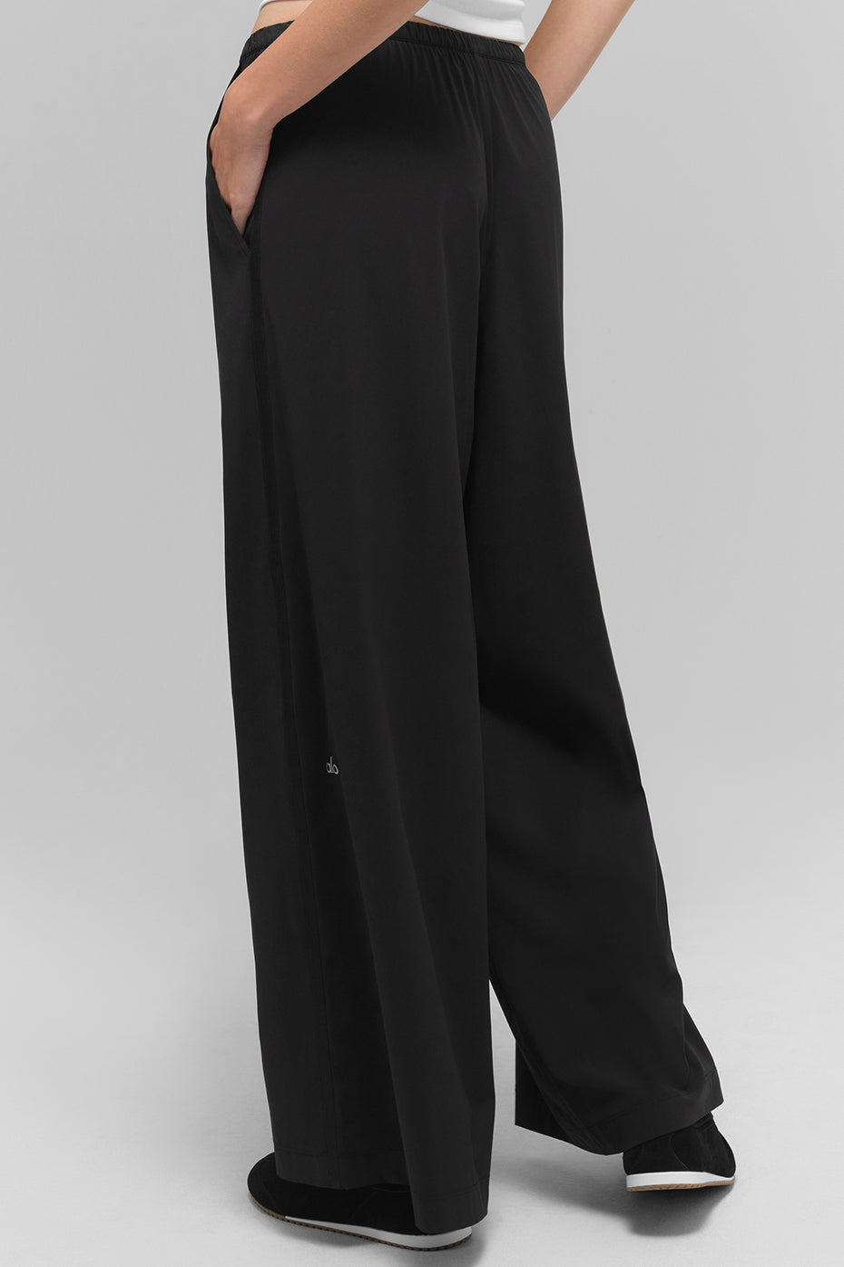 Alo Yoga Breezy Wide Leg Pant (Regular) - Black