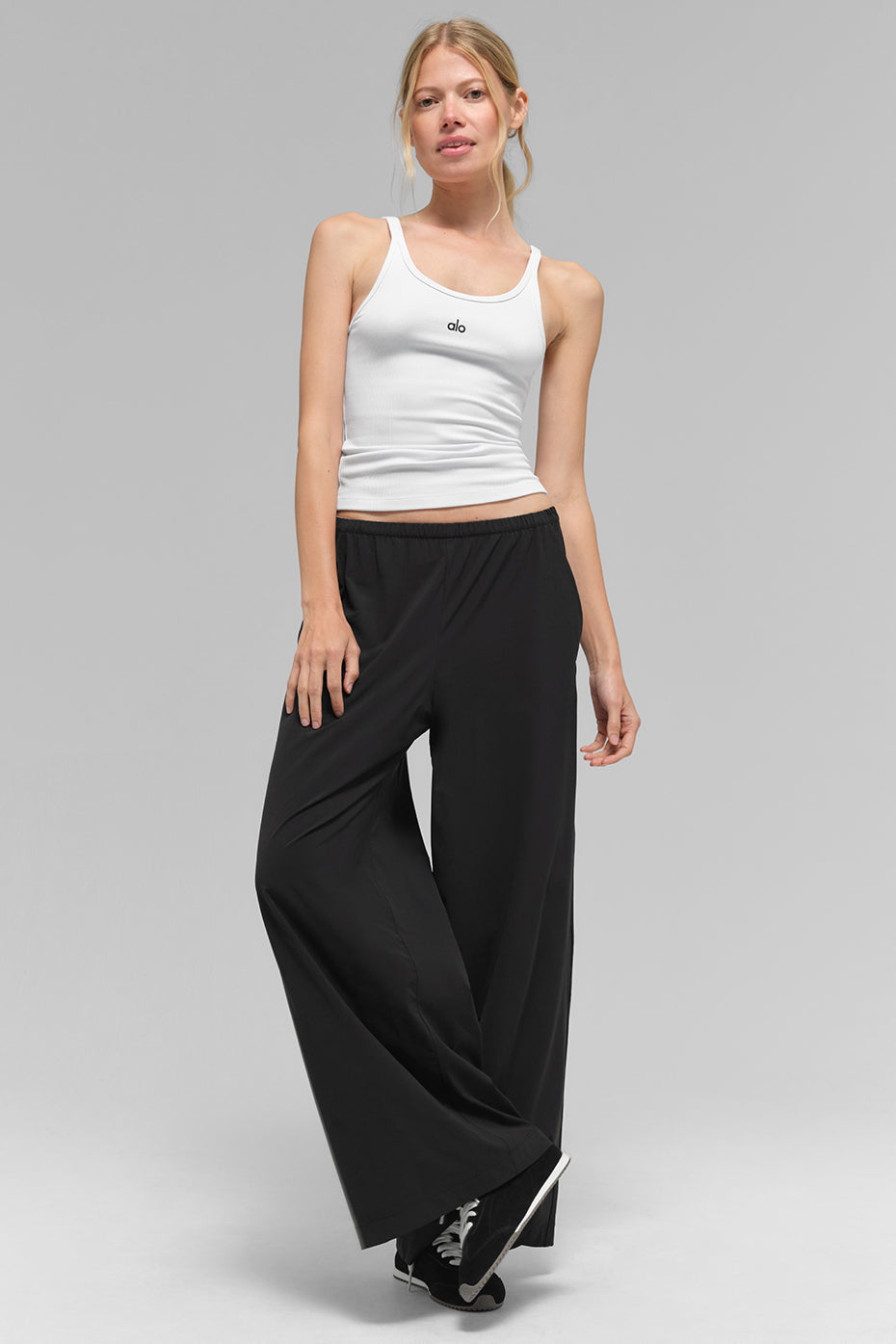 Alo Yoga Breezy Wide Leg Pant (Regular) - Black