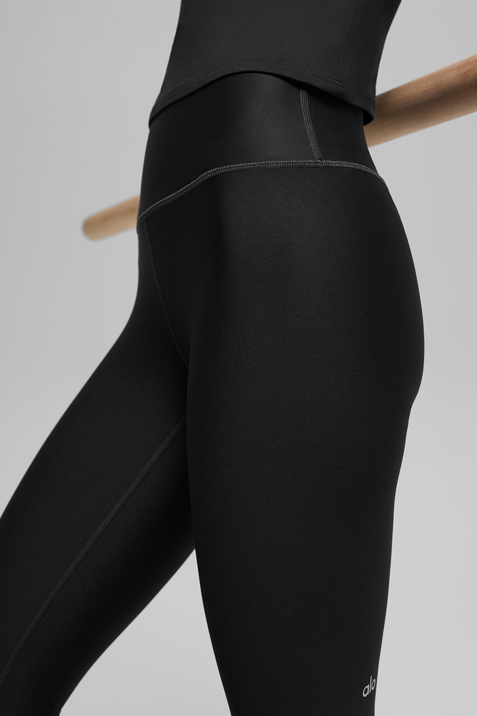 Alo Yoga 16'' High-Waist Airlift Capri - Black