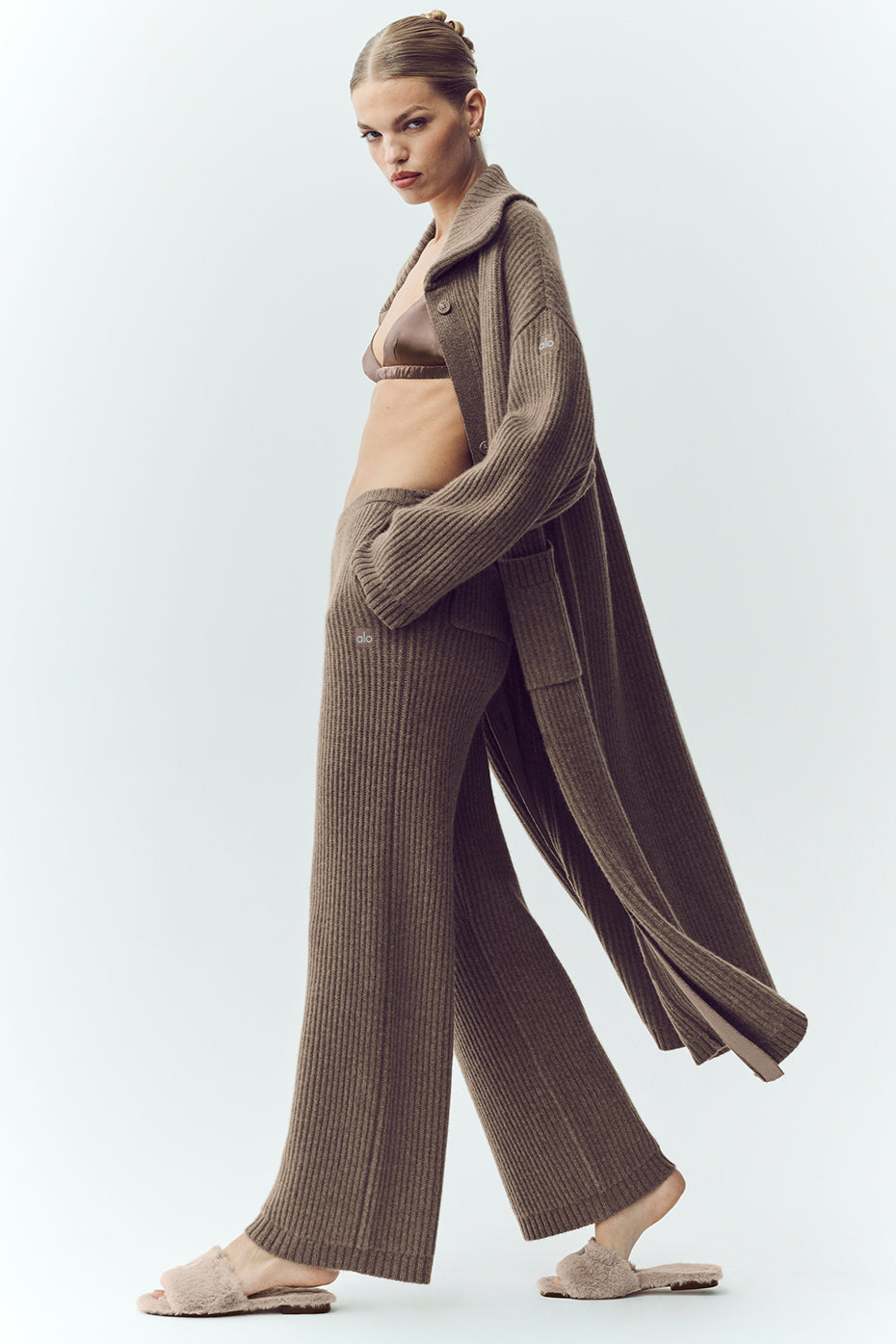 Alo Yoga Cashmere High-Waist Northstar Straight Leg Pant - Alpine Cocoa Heather