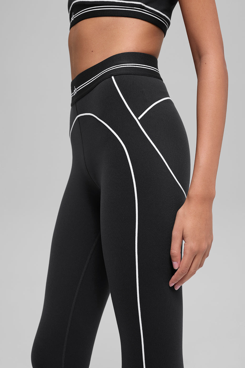 Alo Yoga Airbrush High-Waist 7/8 Heart Throb Legging - Black/White