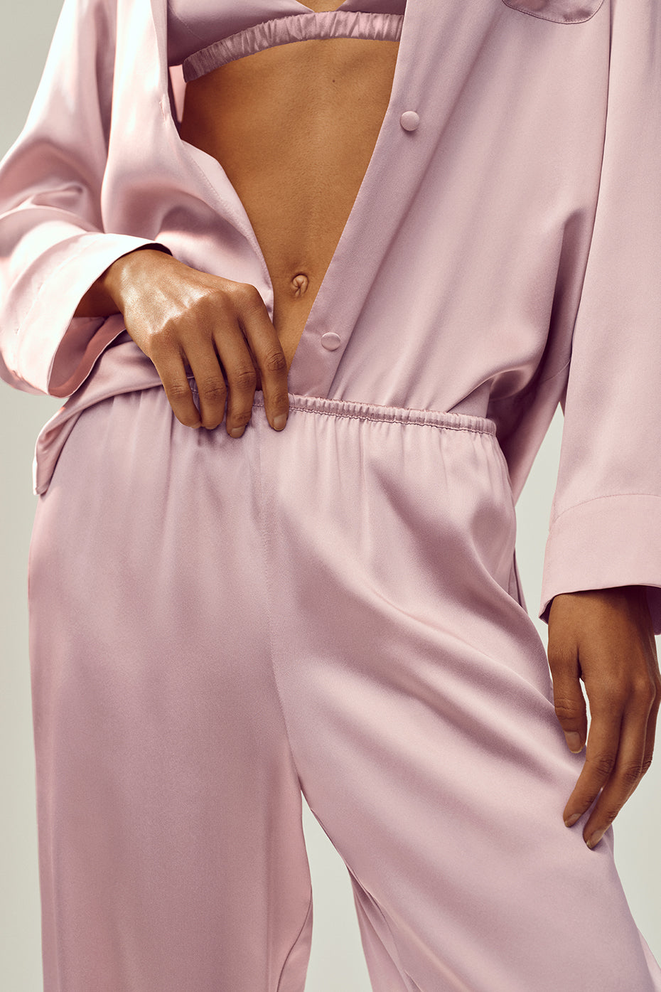 Alo Yoga Silk Luminous Pant (Long) - Pink Champagne