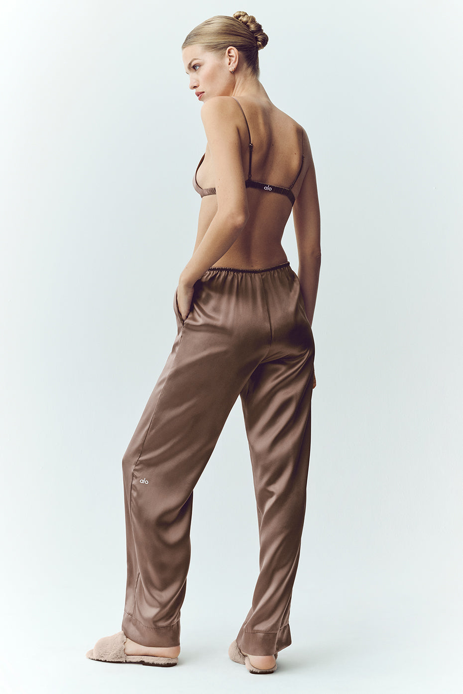 Alo Yoga Silk Luminous Pant (Regular) - Alpine Cocoa