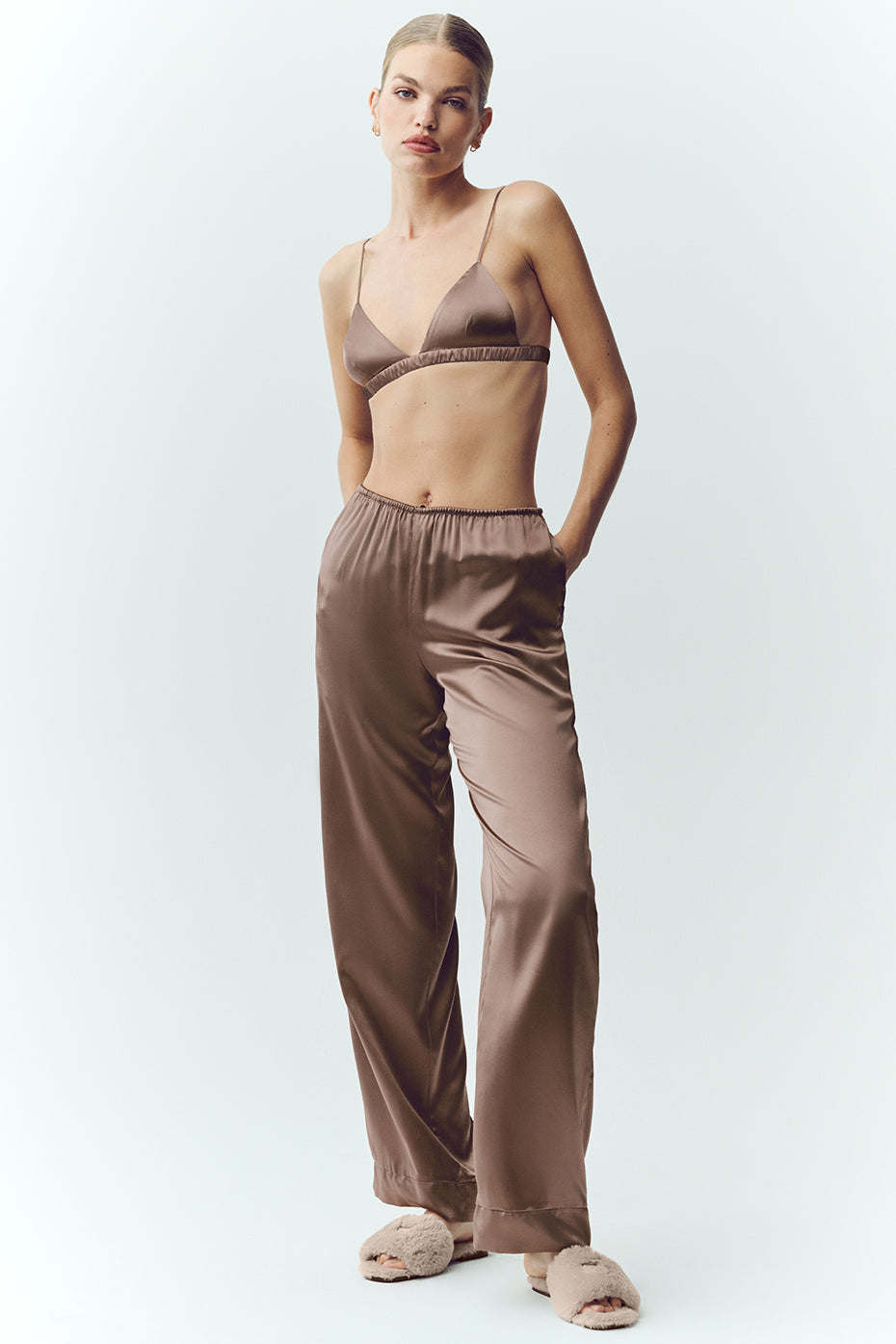 Alo Yoga Silk Luminous Pant (Regular) - Alpine Cocoa
