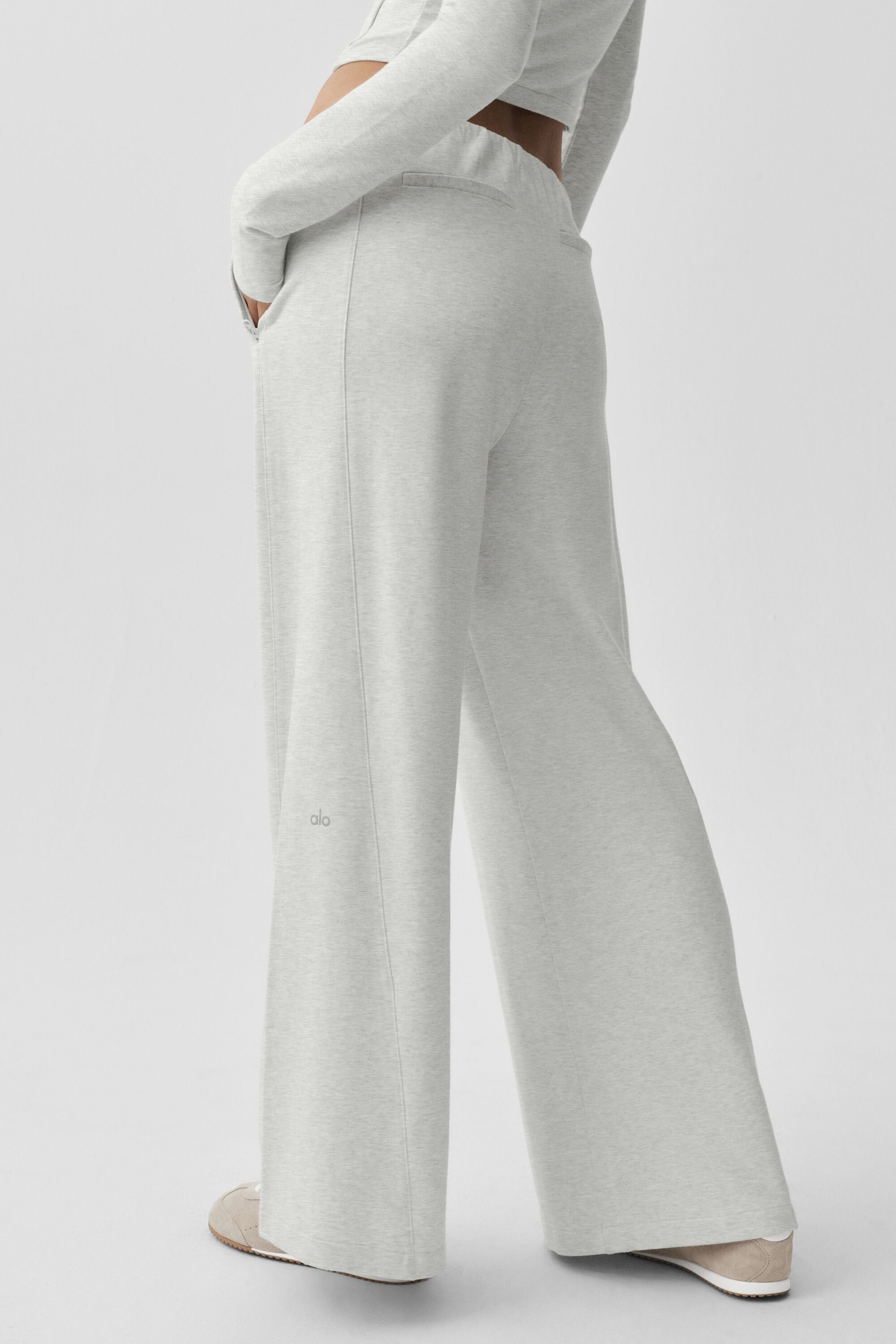 Alo Yoga Sway Mid-Rise On The Go Pant - White Heather