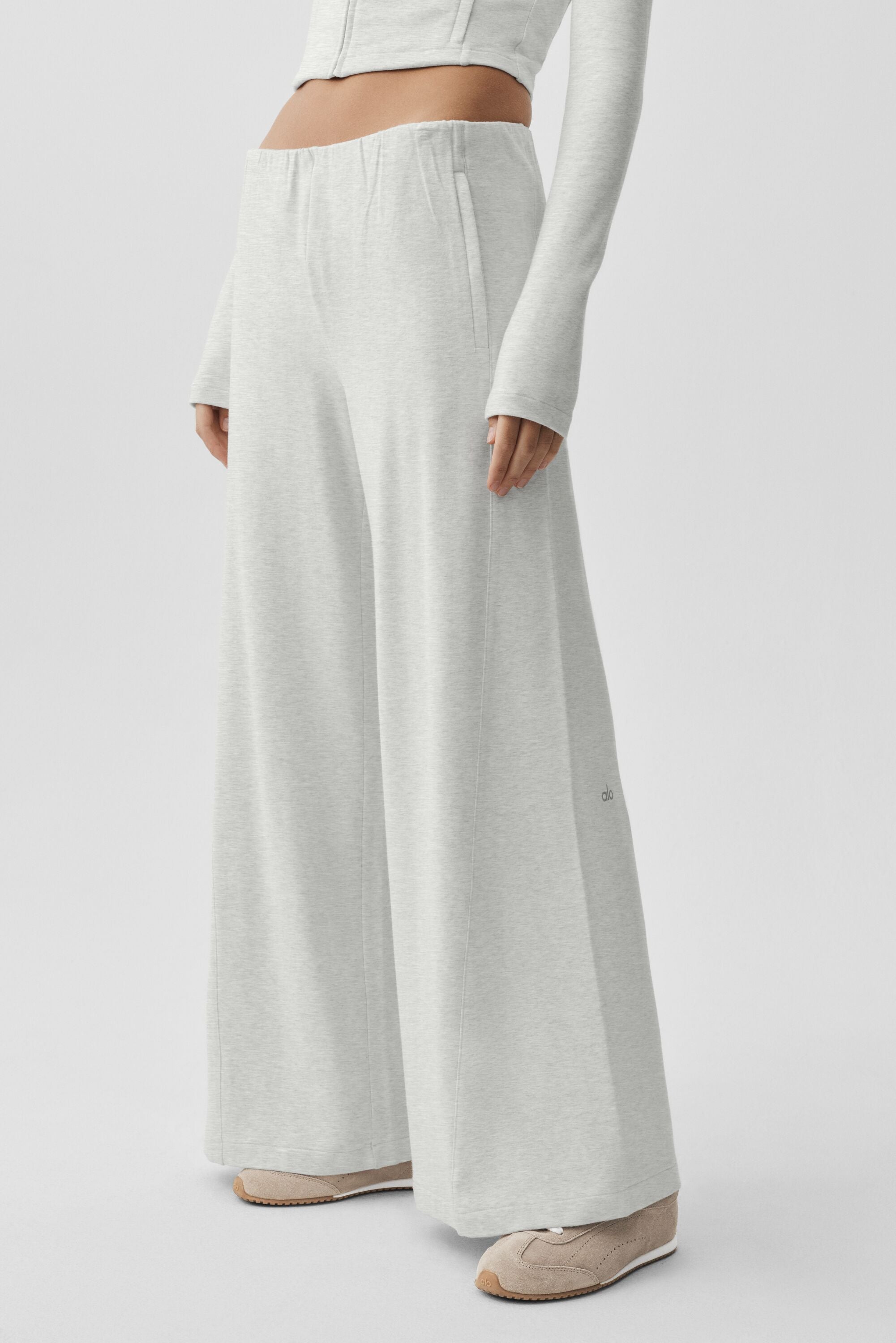 Alo Yoga Sway Mid-Rise On The Go Pant - White Heather