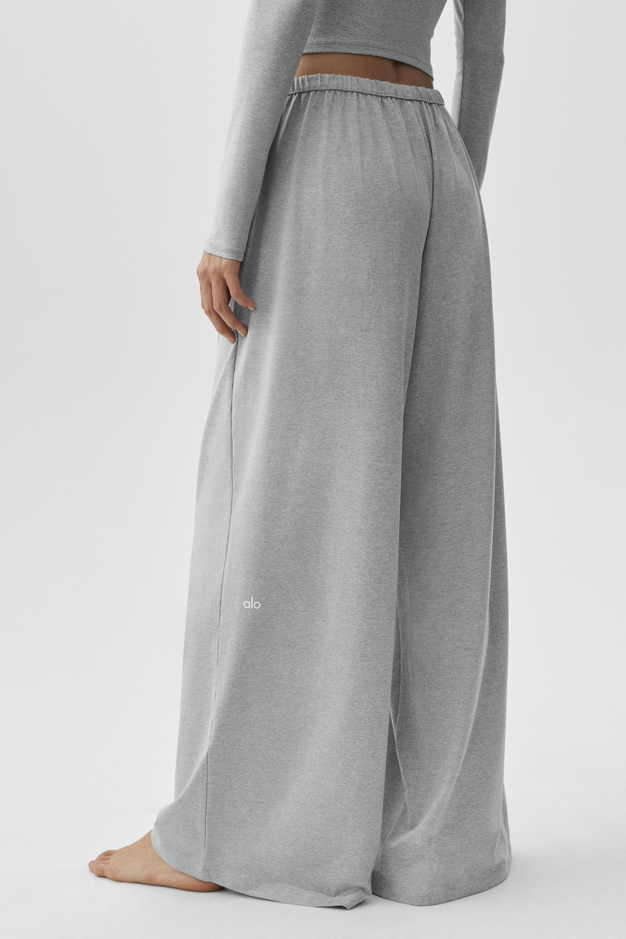 Alo Yoga Alosoft Mid-Rise Finesse Wide Leg Sweatpant - Vintage Athletic Heather