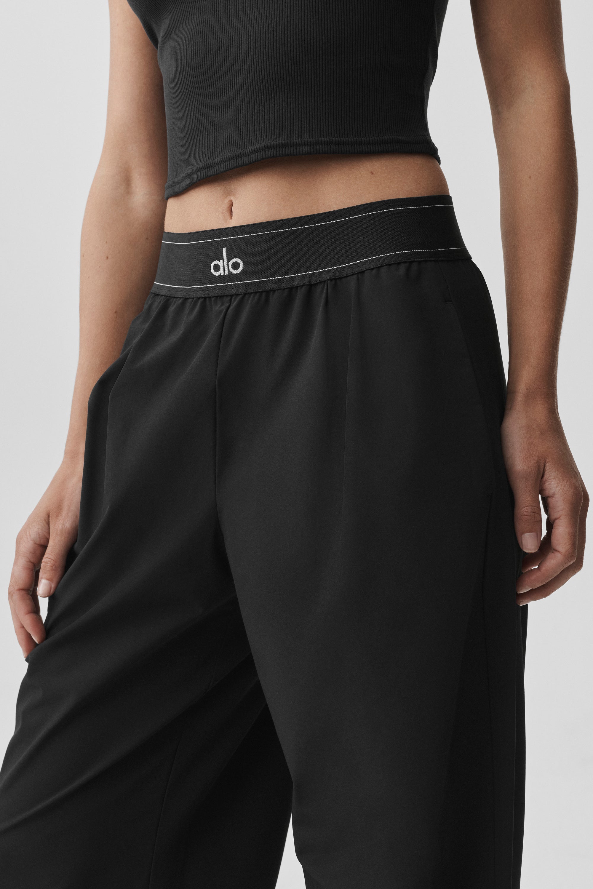 Alo Yoga Suit Up Trouser (Short) - Black