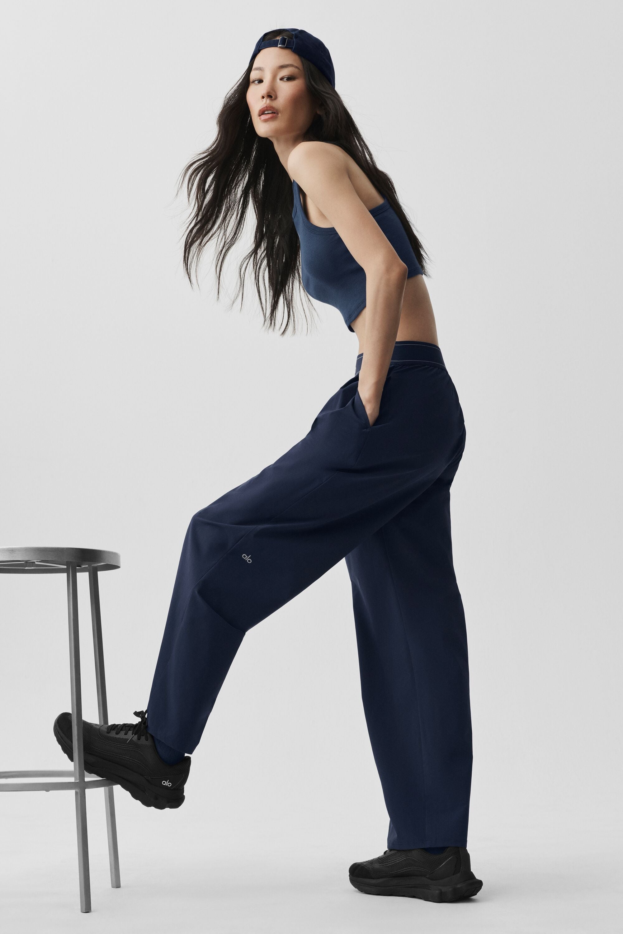 Alo Yoga Suit Up Trouser (Short) - Navy