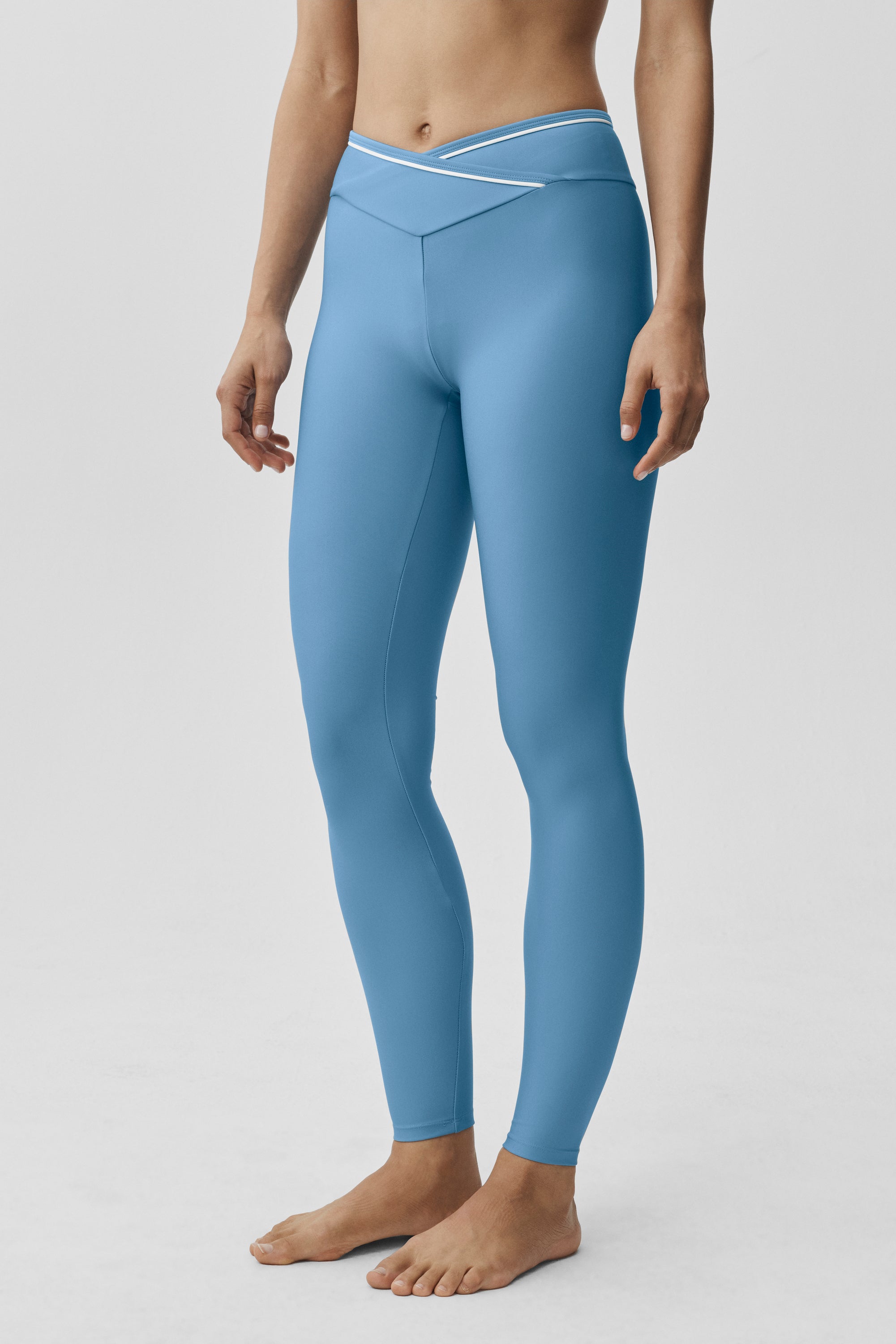 Alo Yoga Airlift High-Waist Trifecta Legging - California Blue/White