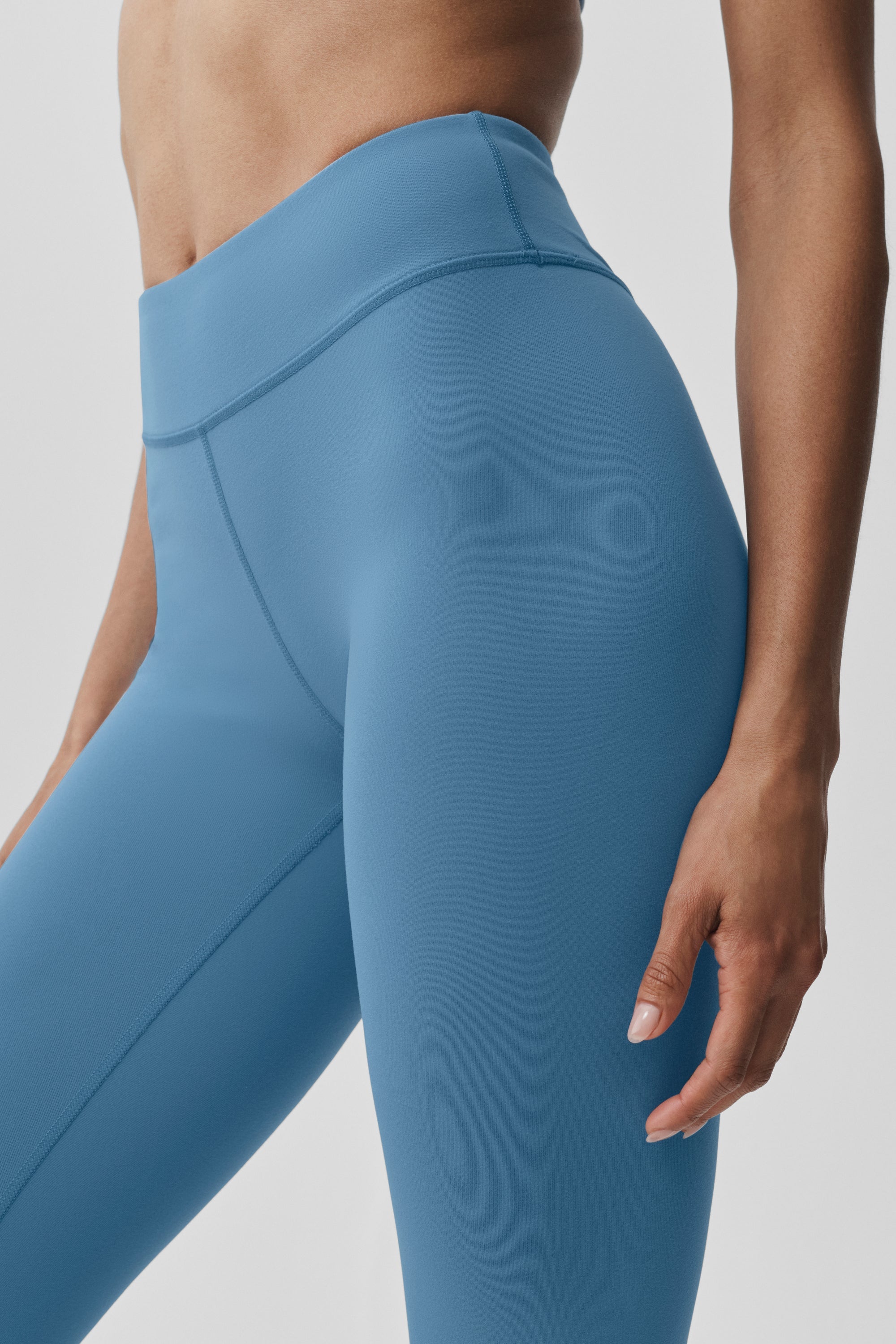 Alo Yoga Airbrush Mid-Rise 7/8 Legging - California Blue