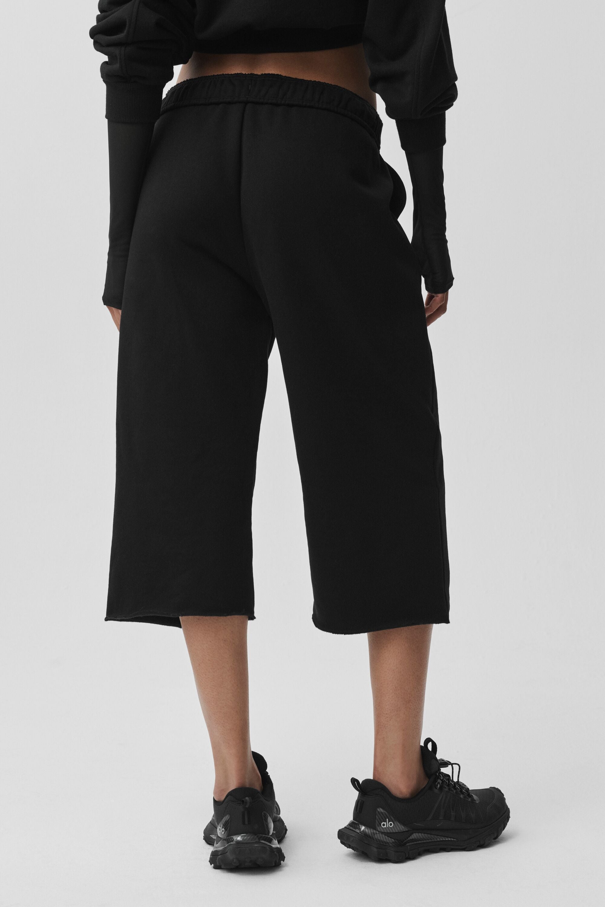 Alo Yoga Accolade Cutoff Sweatpant - Black