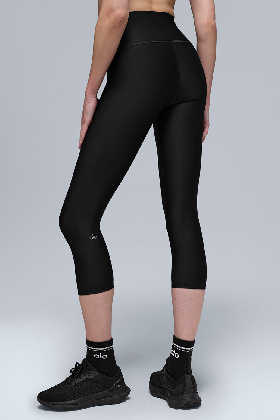 Alo Yoga High-Waist Airlift Capri - Black