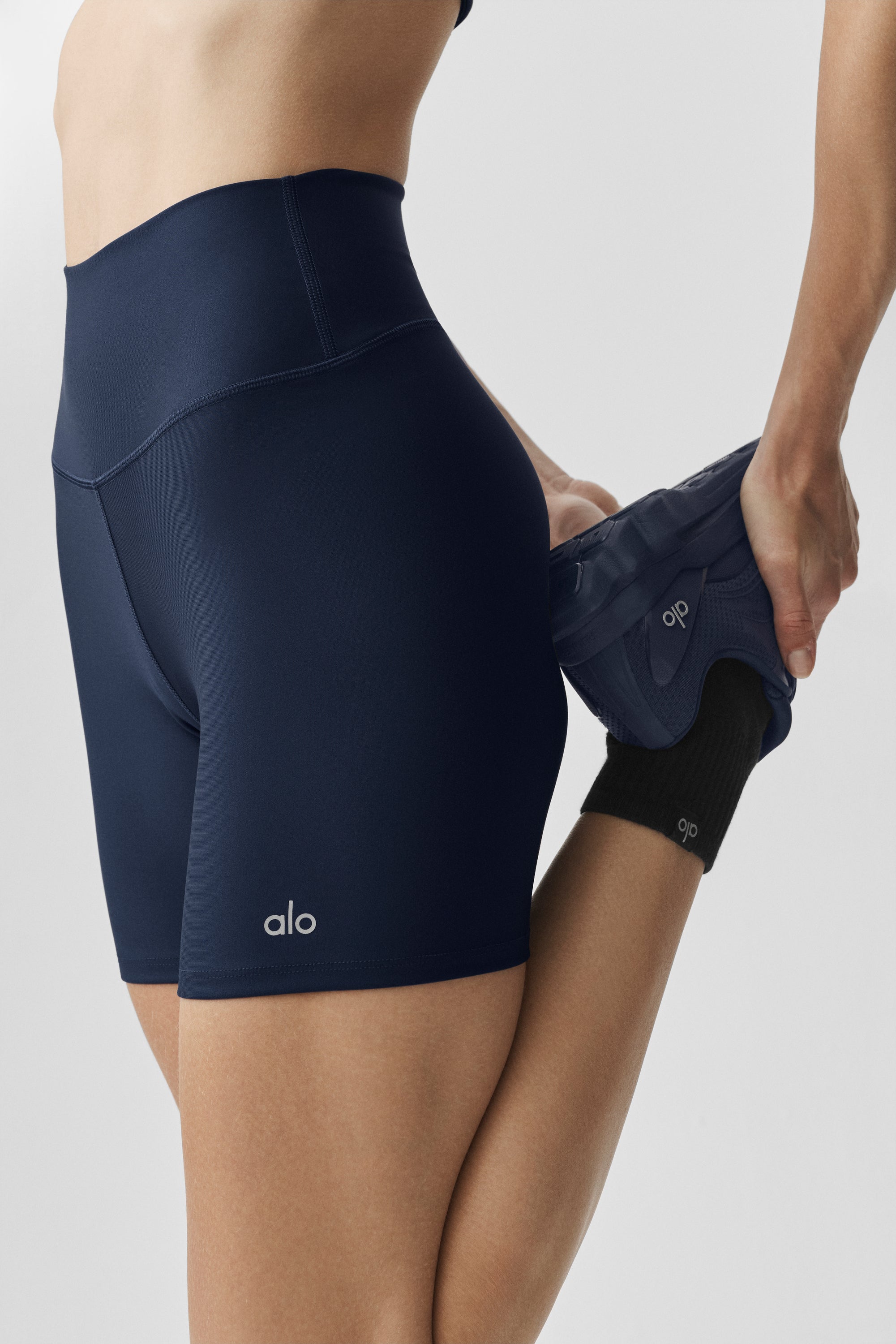 Alo Yoga 5" Airlift Energy Short - Navy