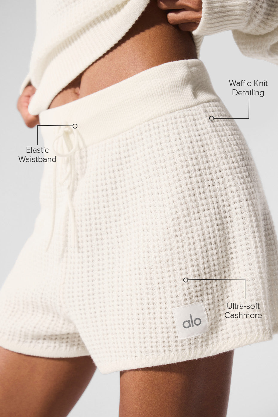 Alo Yoga Cashmere High-Waist Plush Waffle Short - Ivory
