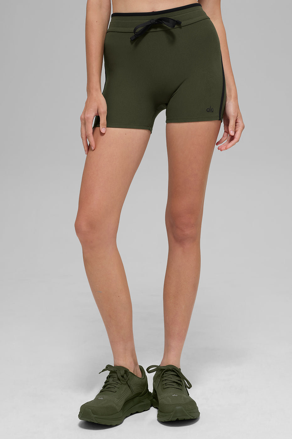 Alo Yoga 4" Airbrush High-Waist Race Pace Short - Green Olive/Black