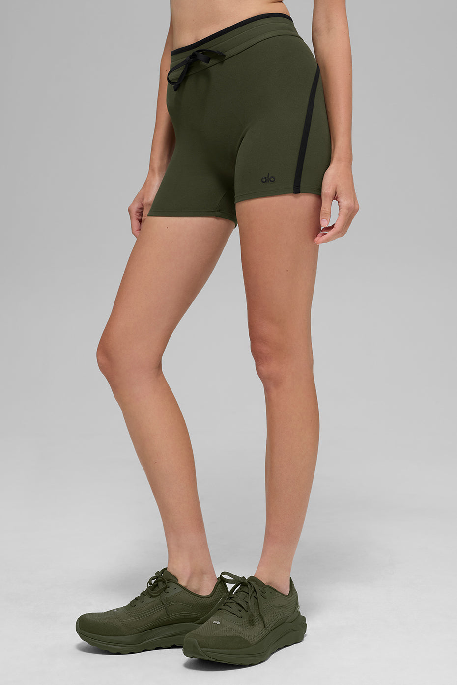 Alo Yoga 4" Airbrush High-Waist Race Pace Short - Green Olive/Black