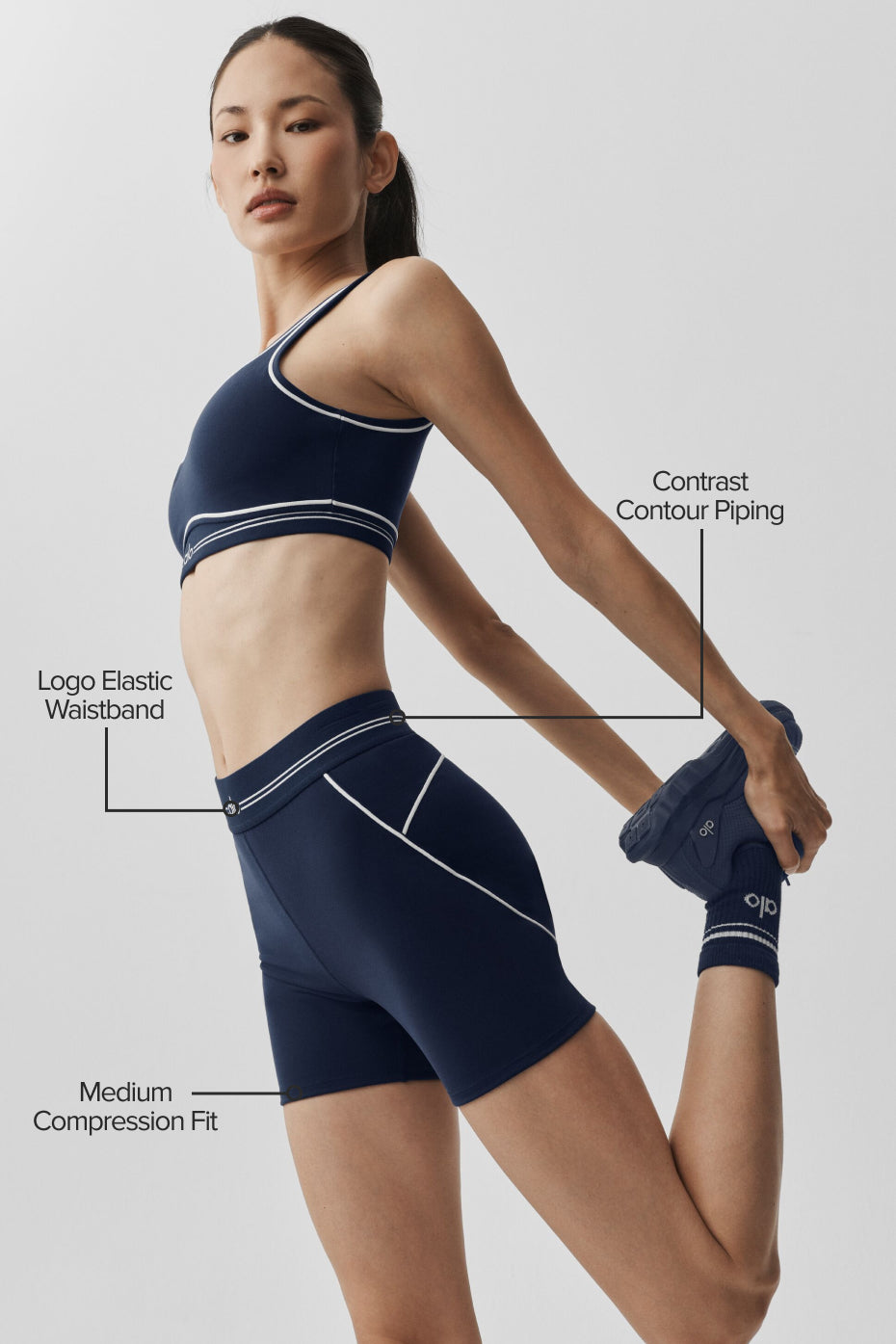 Alo Yoga 4" Airbrush High-Waist Heart Throb Short - Navy/White
