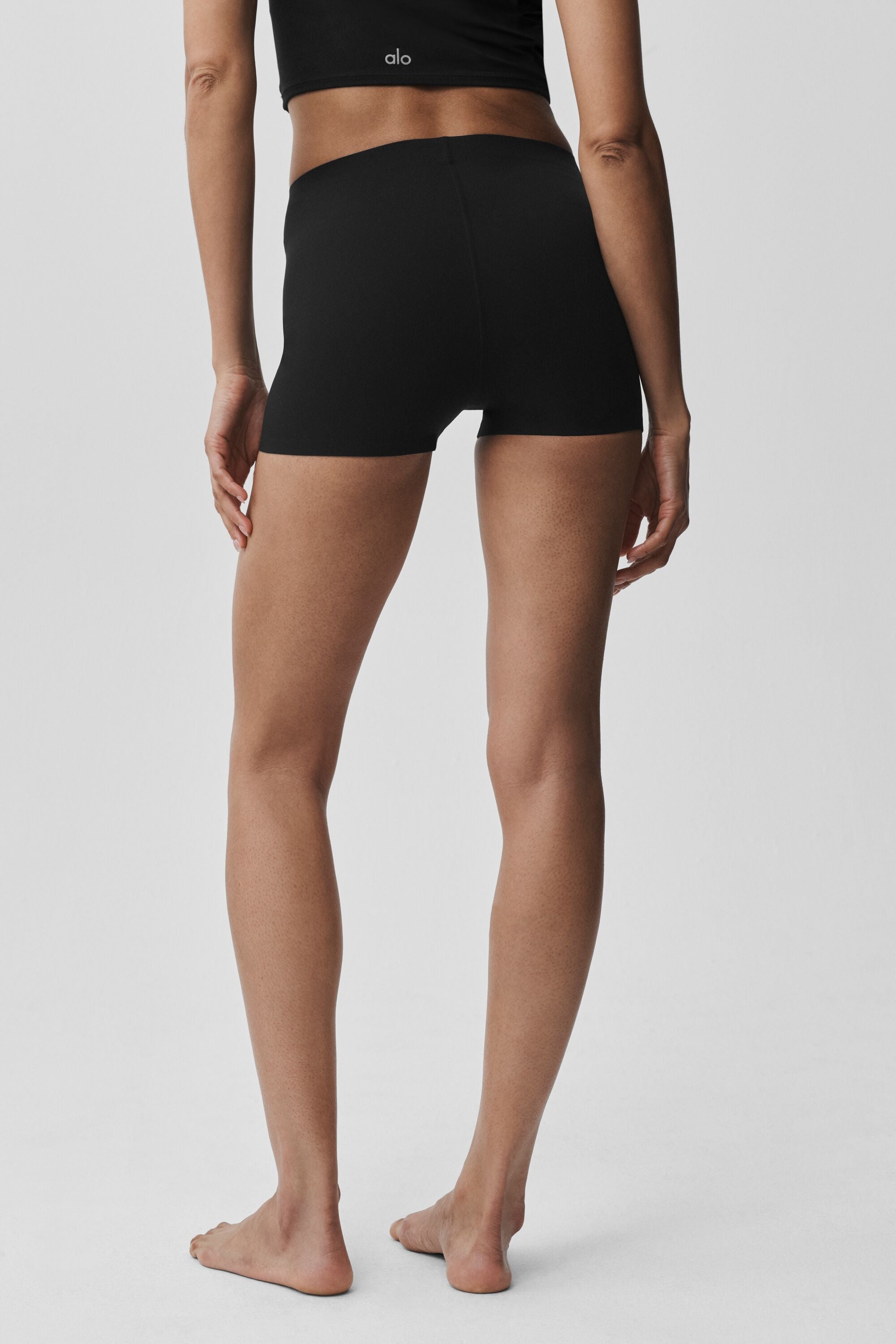 Alo Yoga 2" ALO Softsculpt Mid-Rise Short - Black
