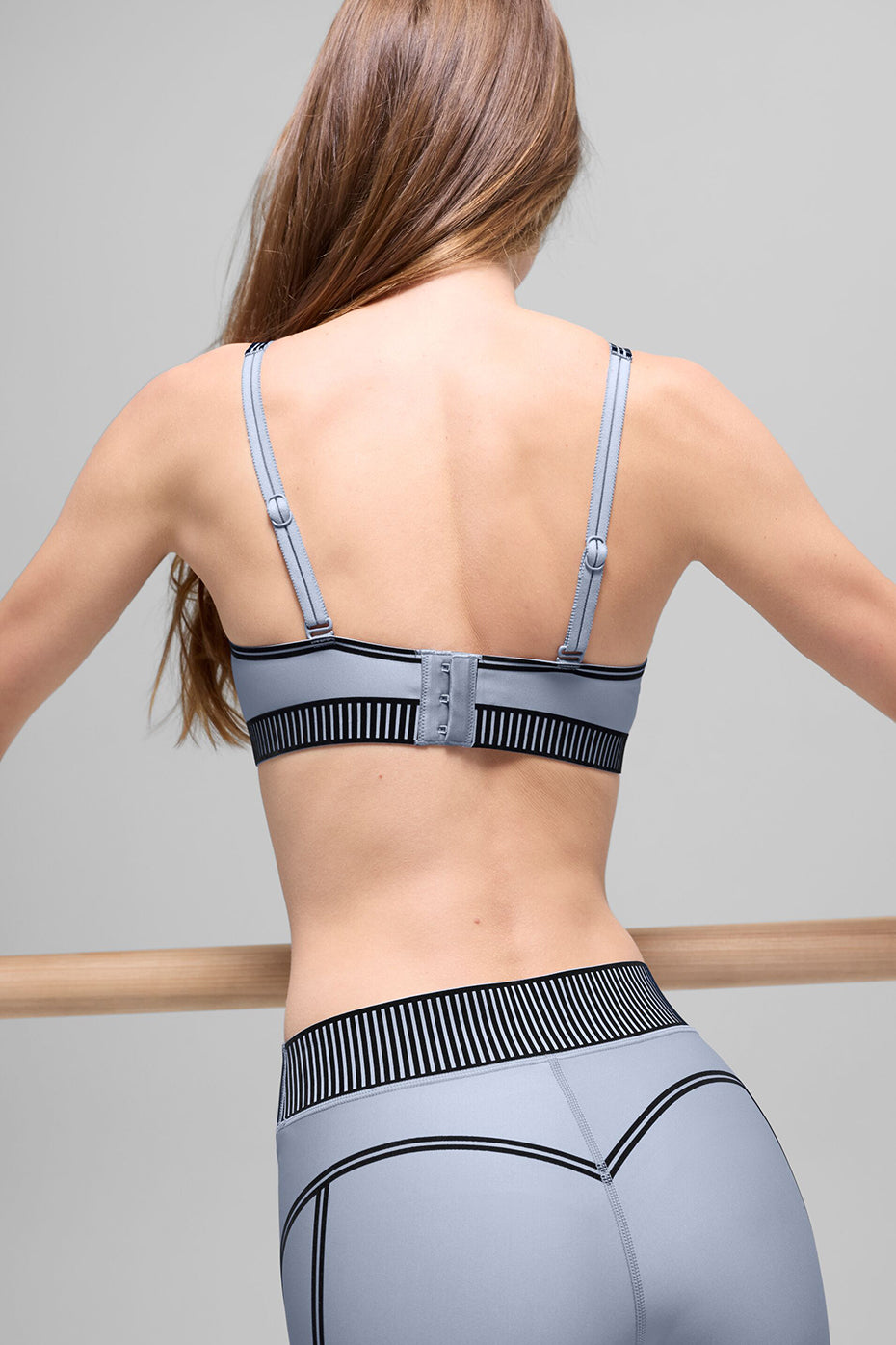 Alo Yoga Airlift Line Up Bra - Winter Frost