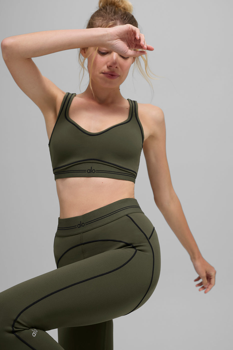 Alo Yoga Airbrush Heart Throb Bra - Green Olive/Black