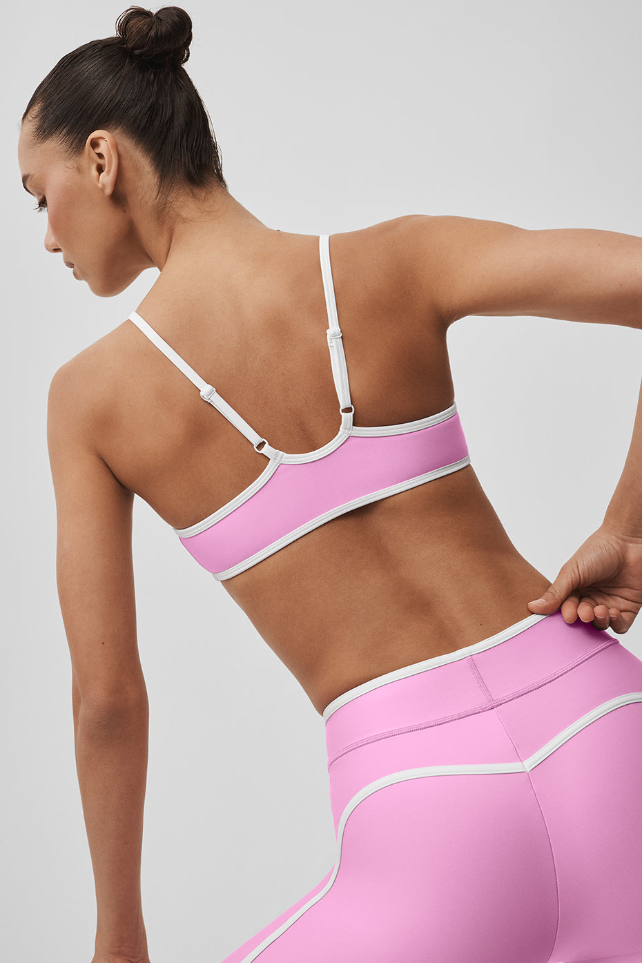Alo Yoga Airlift Charger Bra - Candy Heart Pink/White