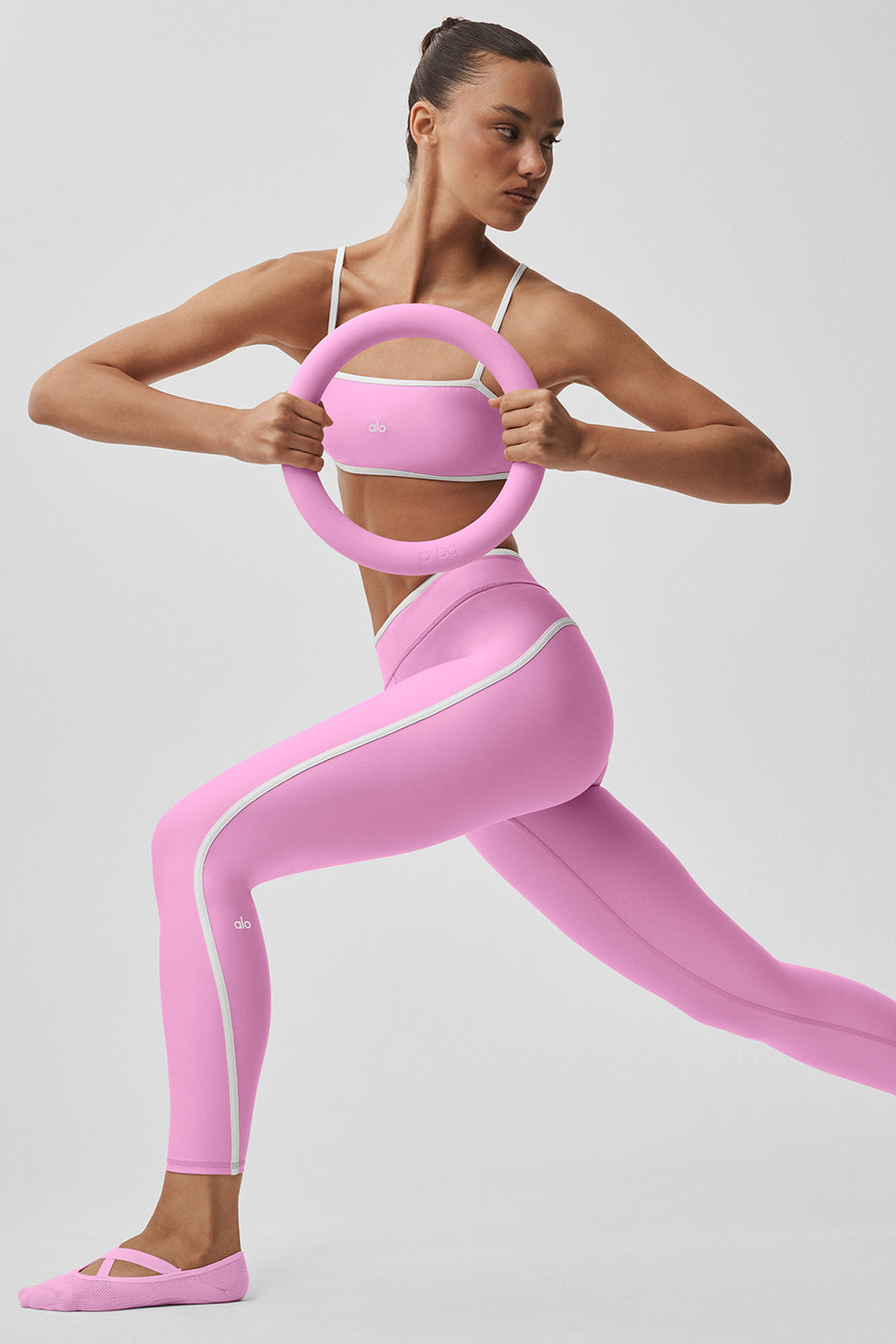 Alo Yoga Airlift Charger Bra - Candy Heart Pink/White