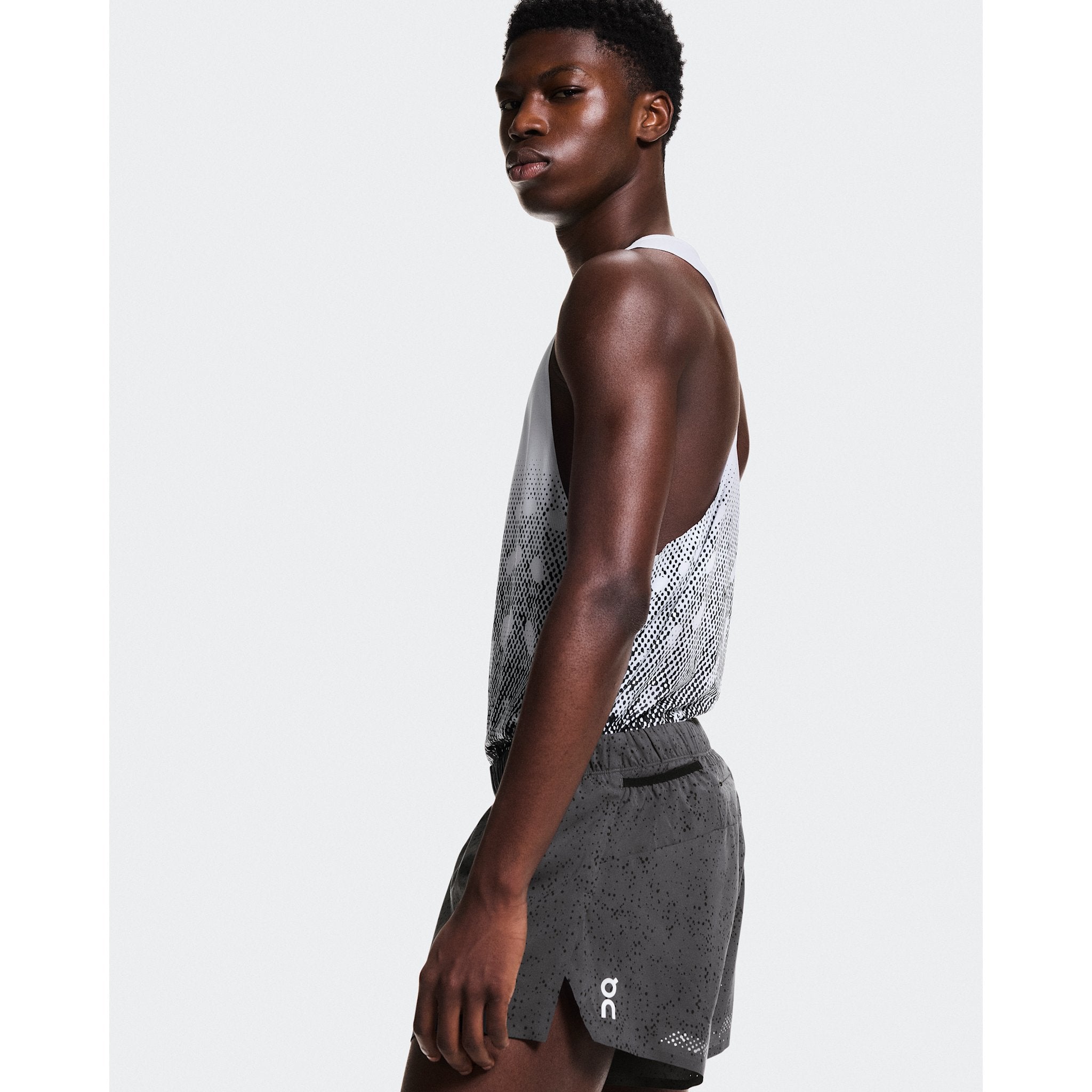 On Zero Shorts Iron | Black