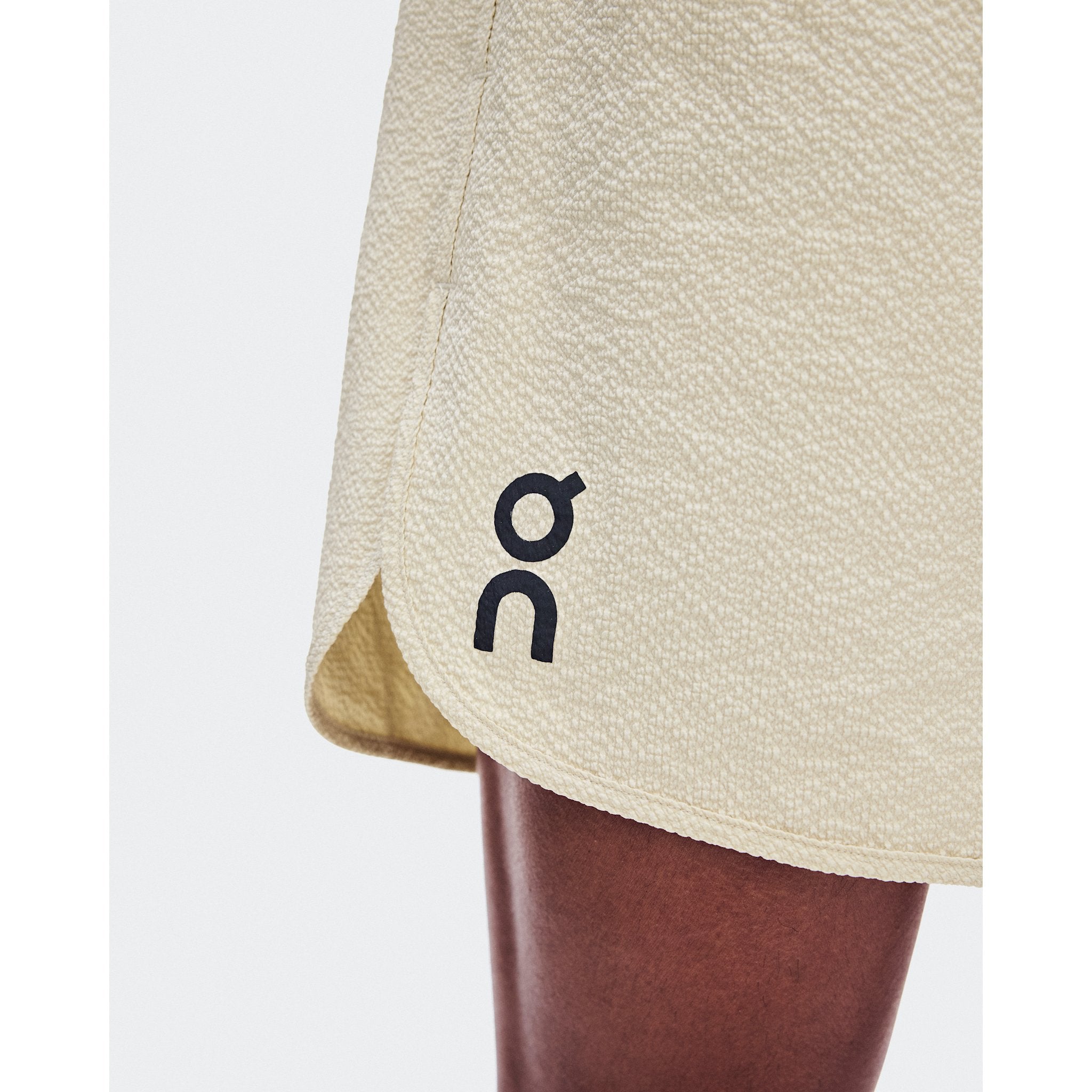 On Performance Volt Shorts Hare