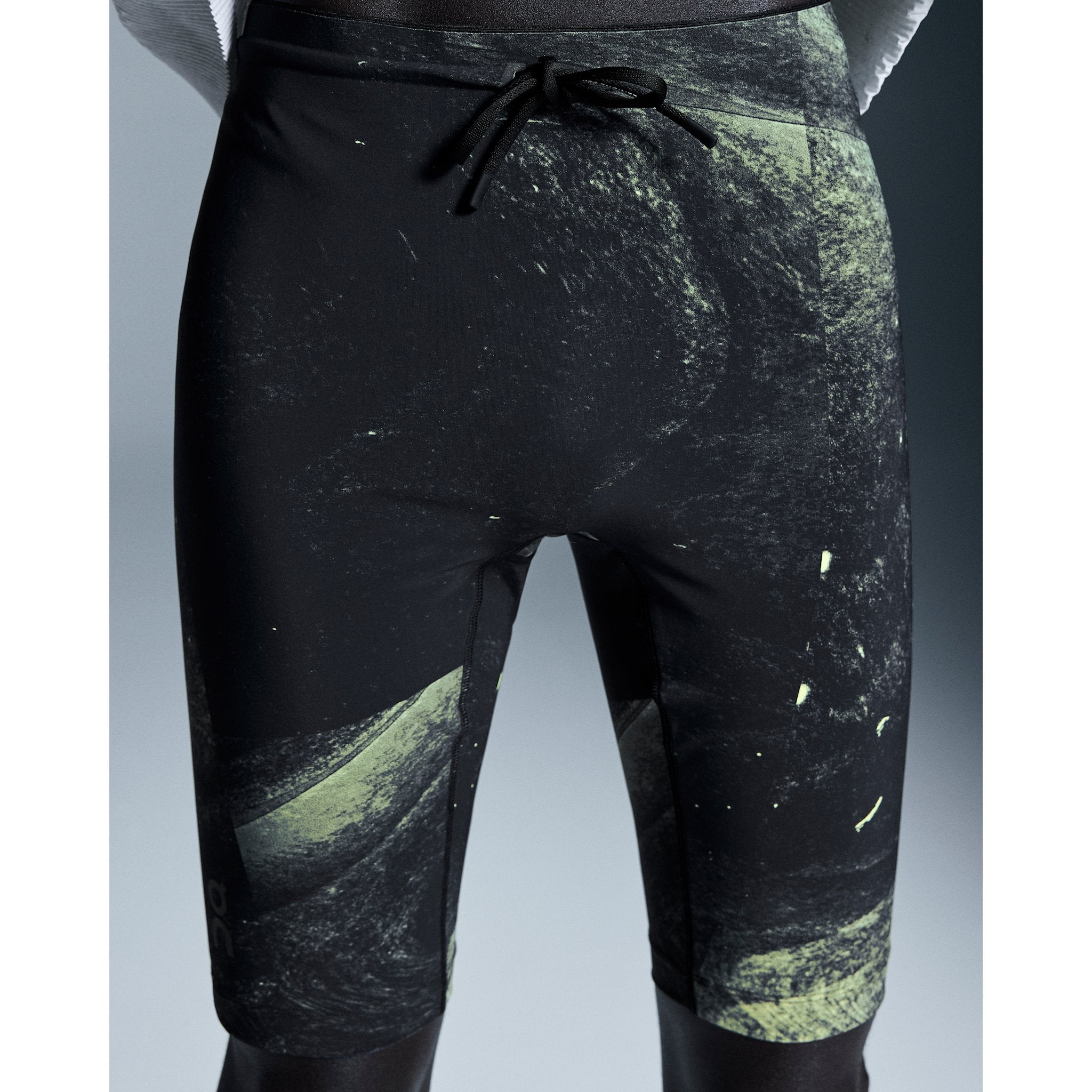 On Race Tights Half Black | Limelight