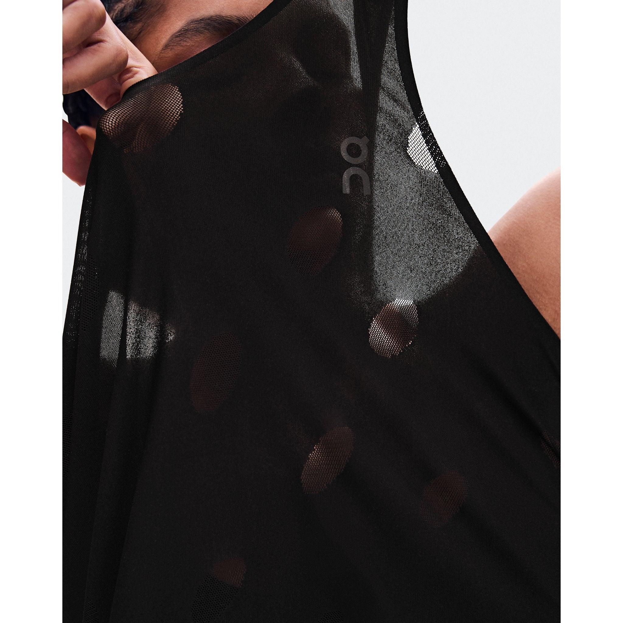 On Zero Tank Breathe Black