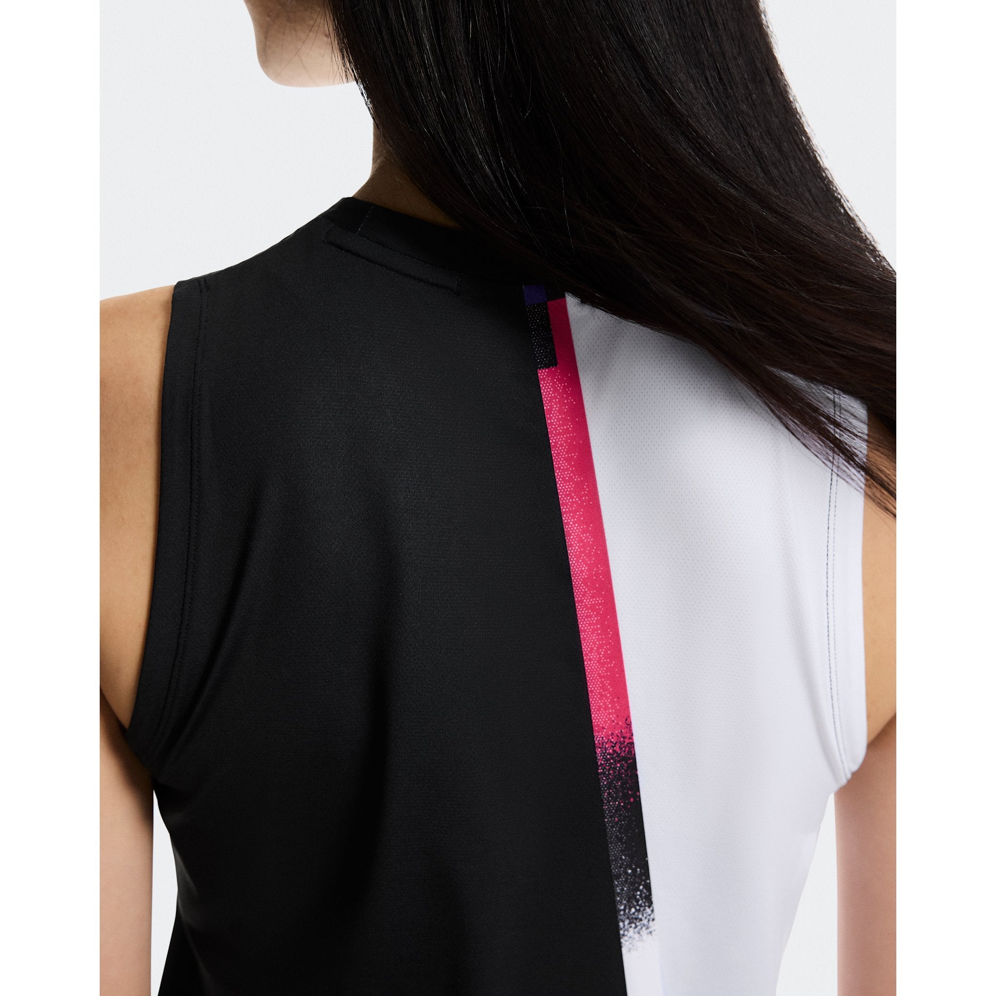 On Court Tank Black | Rock