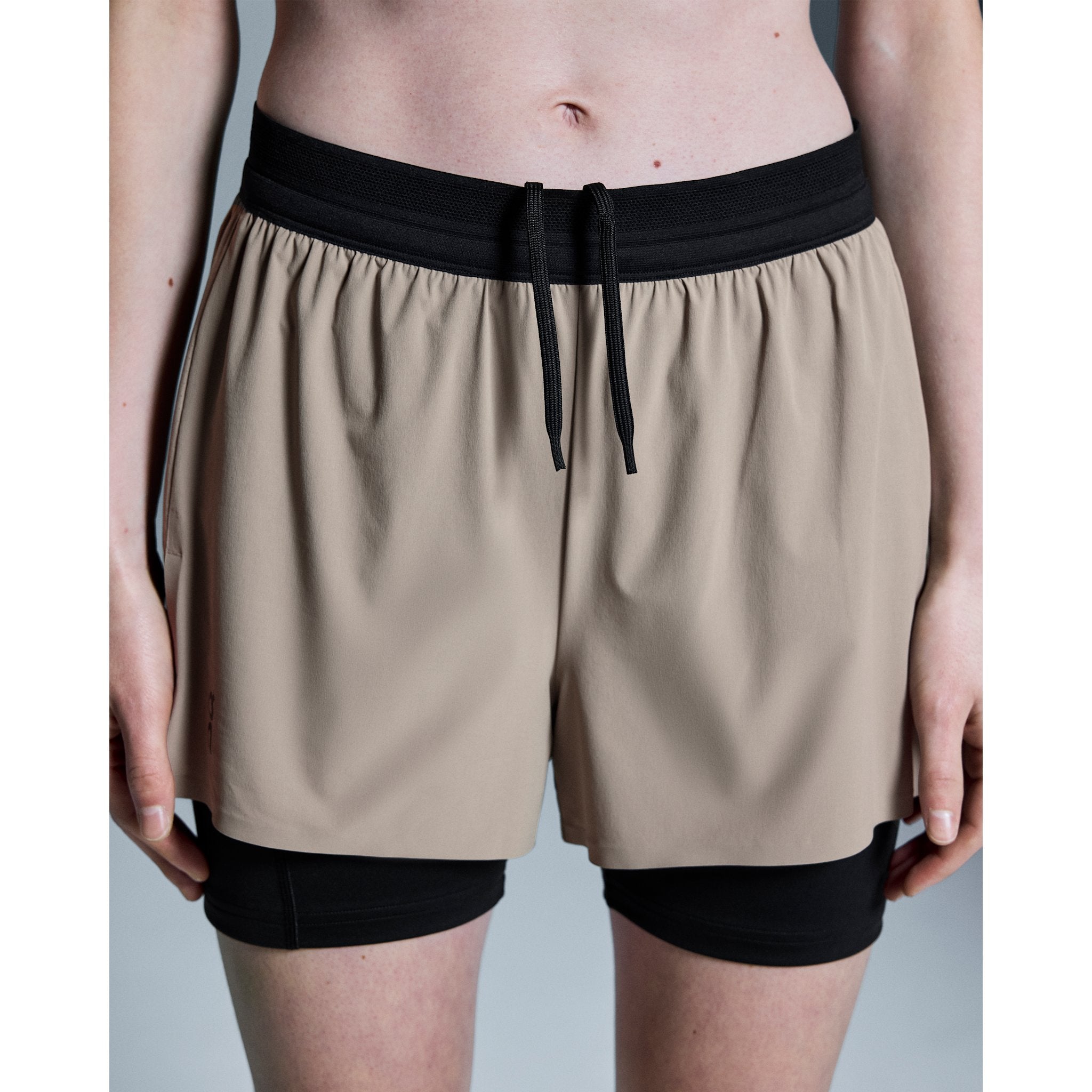 On 3" Performance 2/1 Shorts Cinder | Black