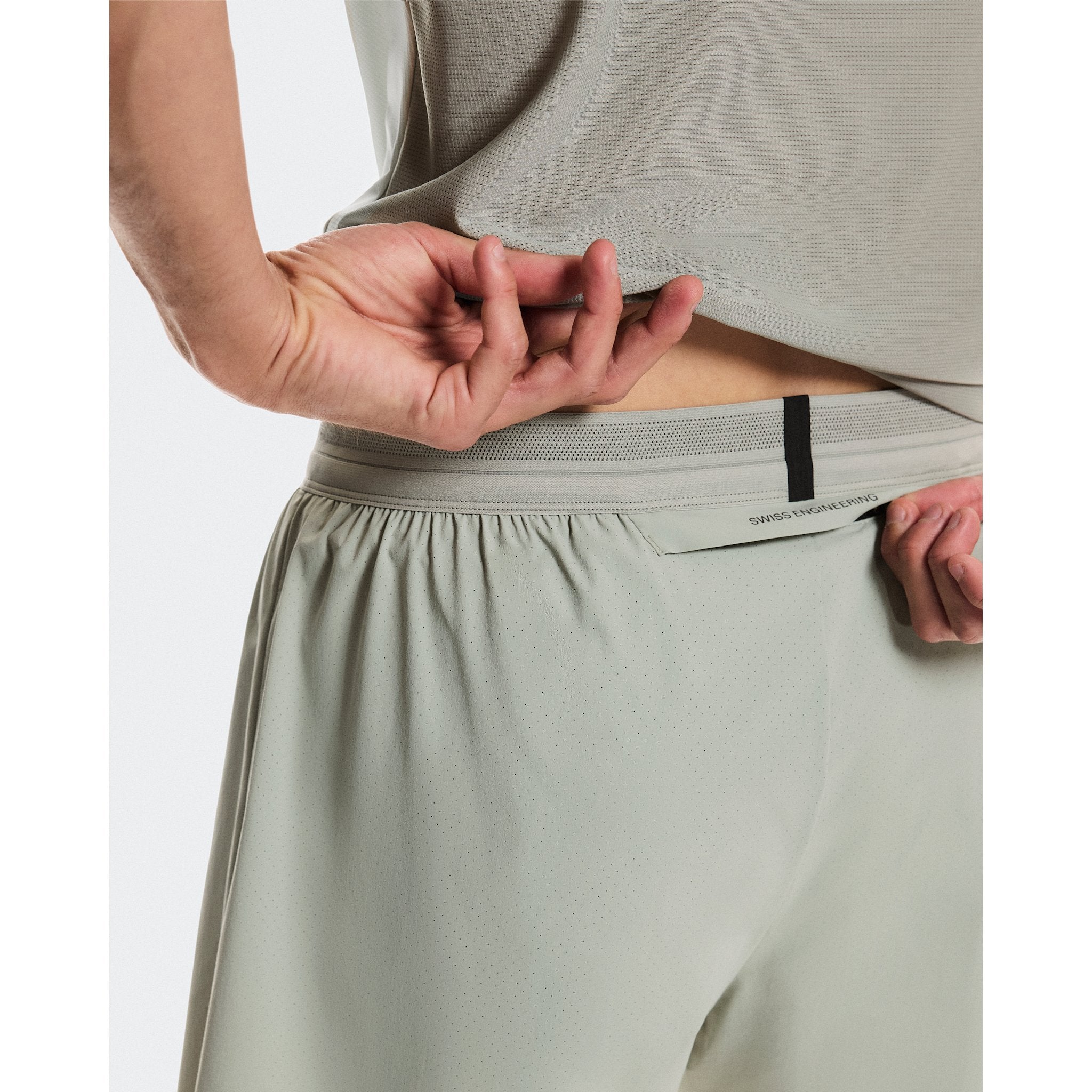 On 5" Performance Shorts Tin