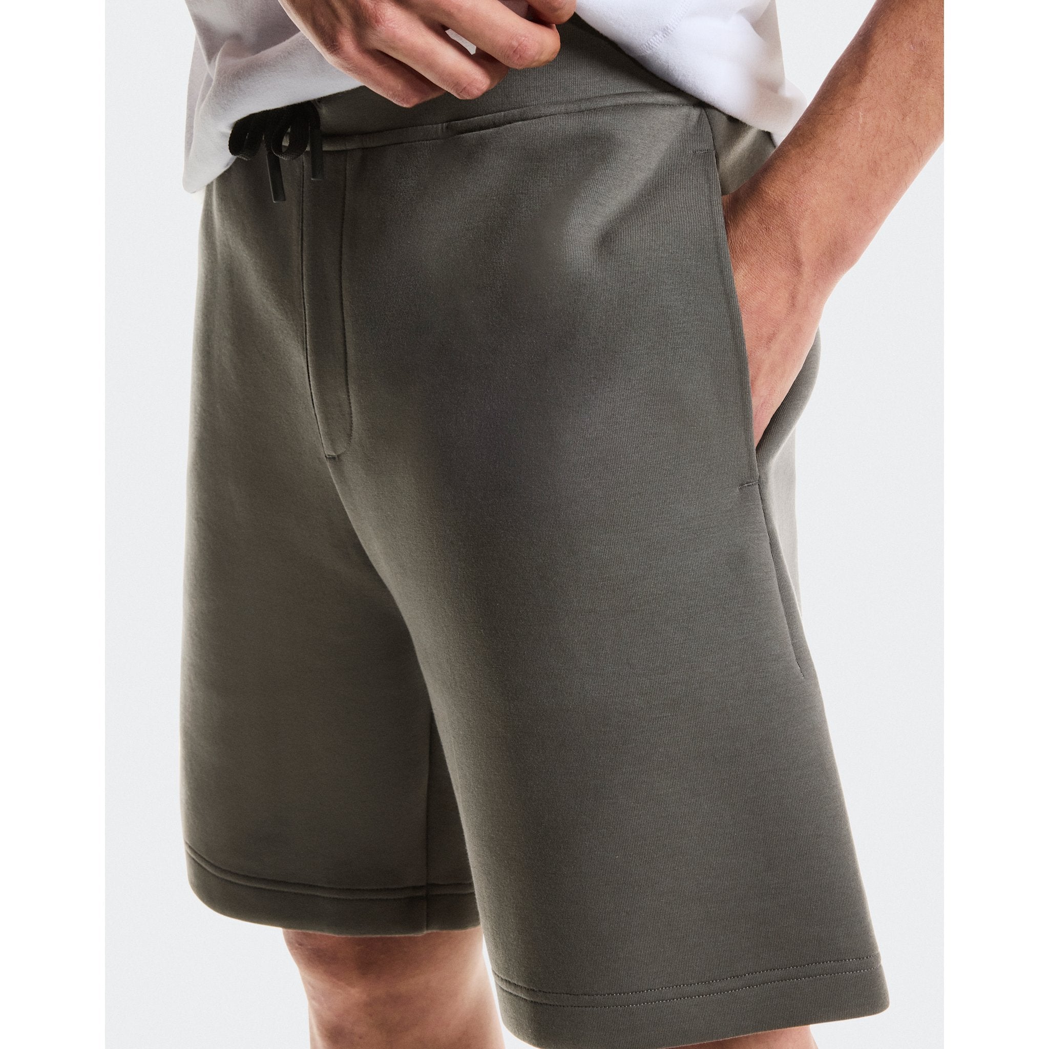On Focus Tech Shorts Shadow