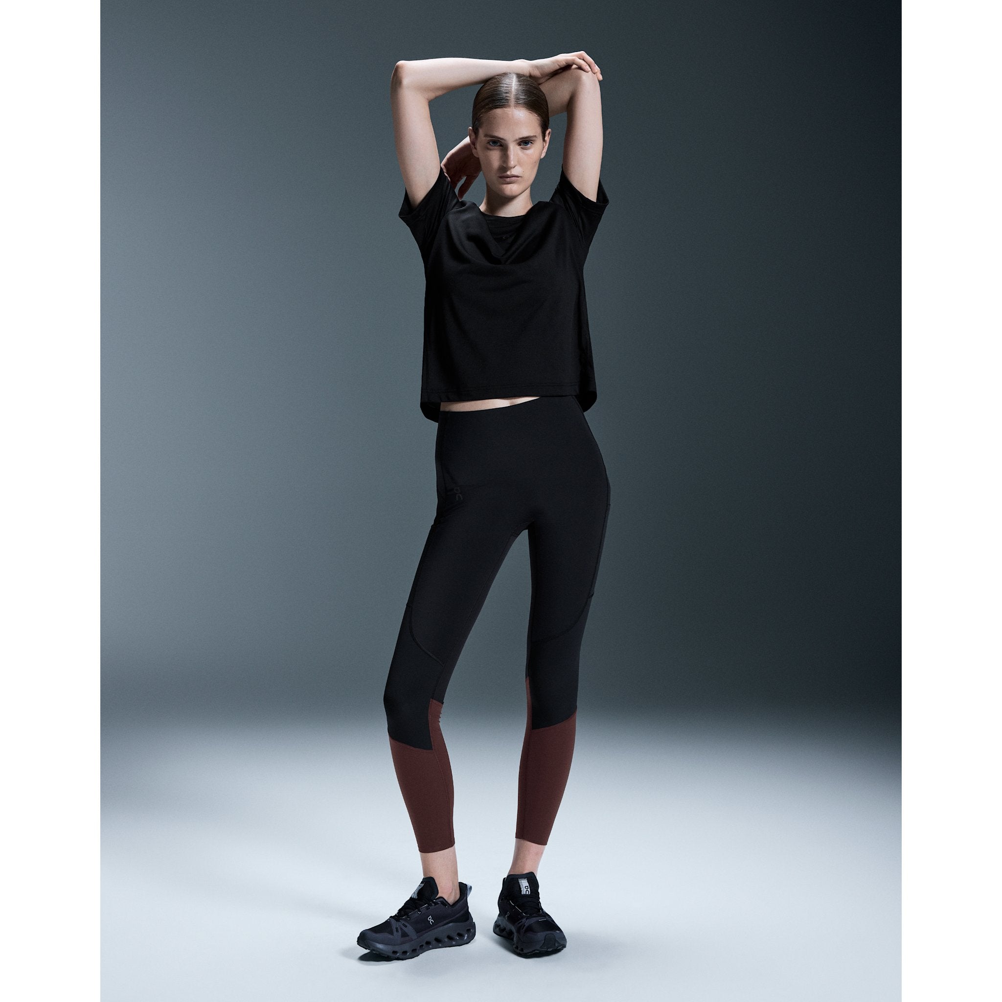 On Trek Tight Black | Mulberry