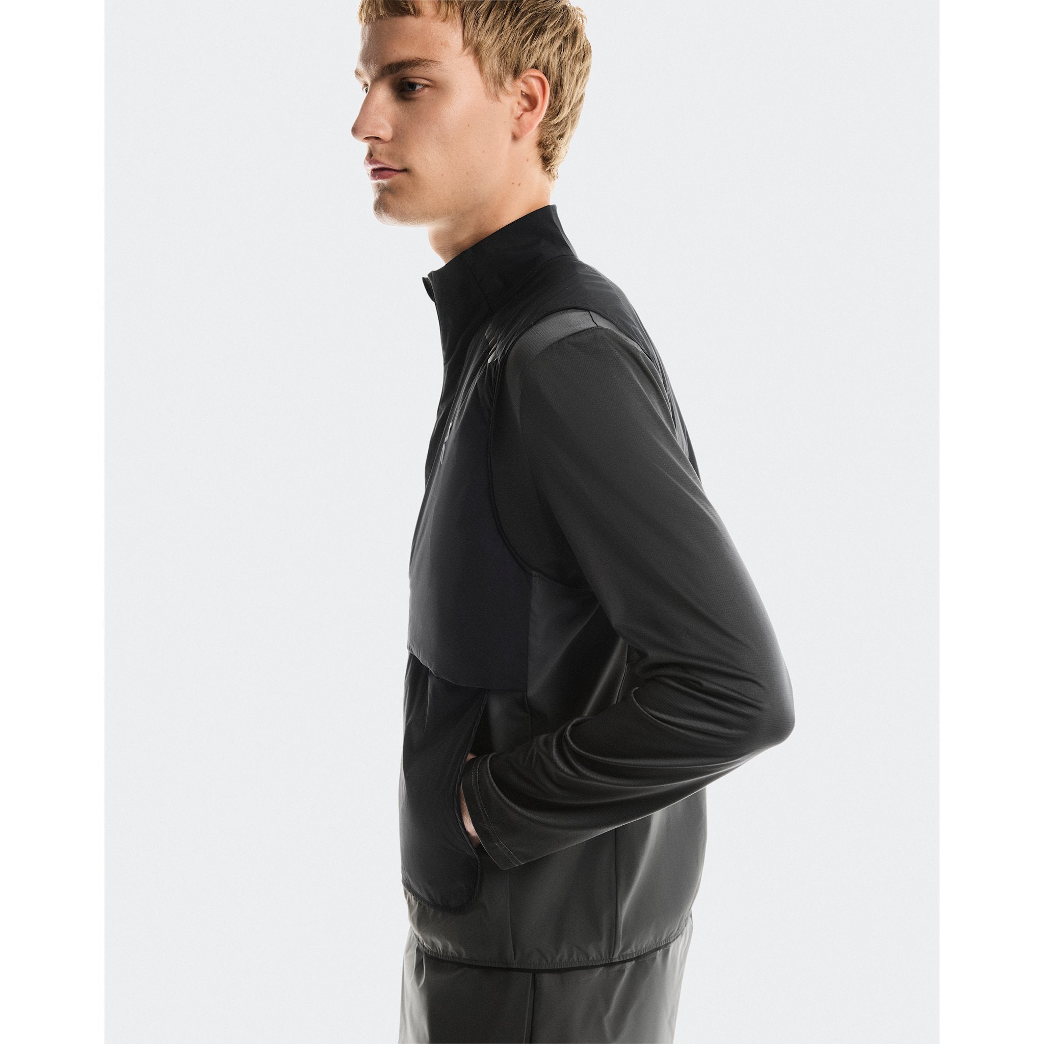 On Weather Vest Black | Eclipse