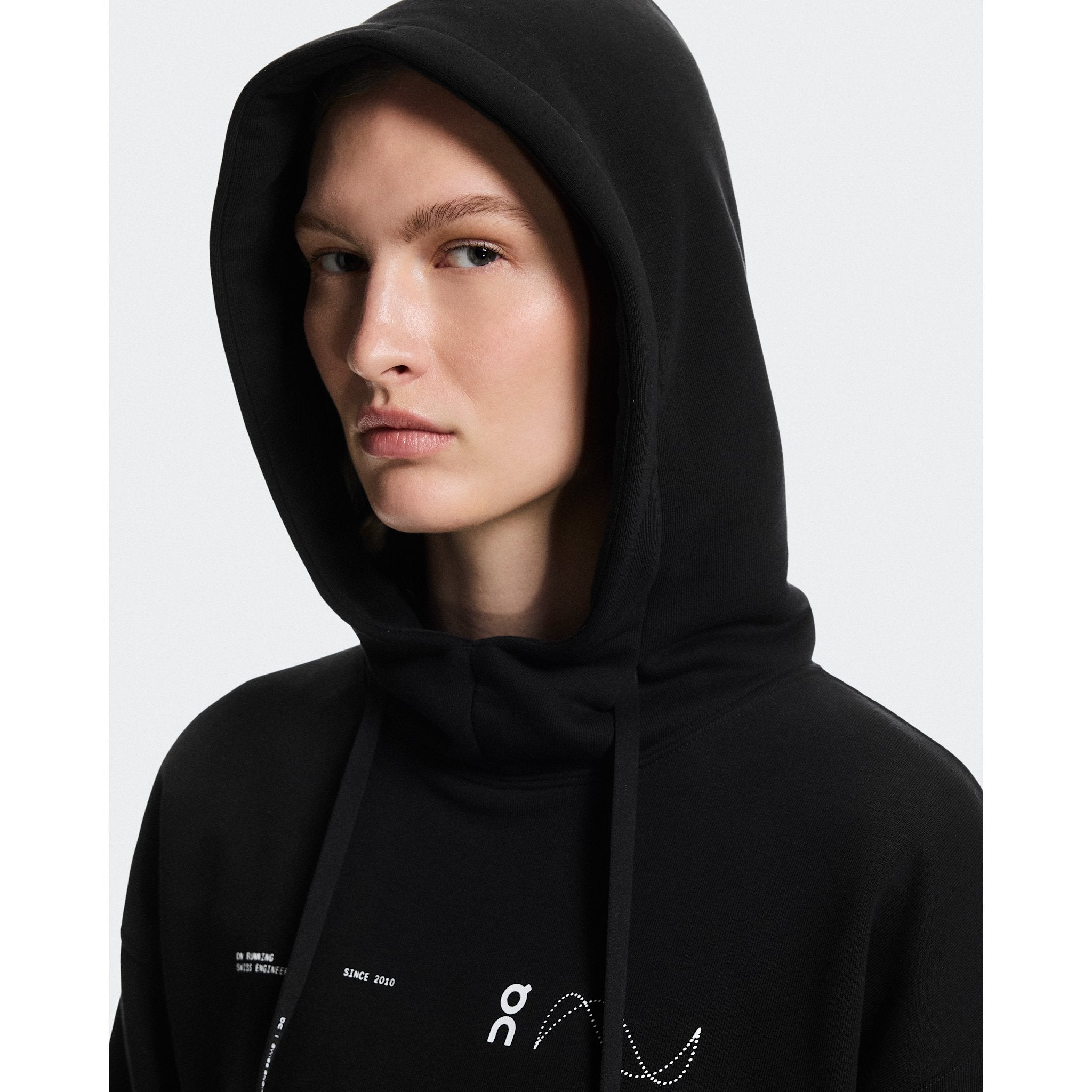 On Club Hoodie Avant Black