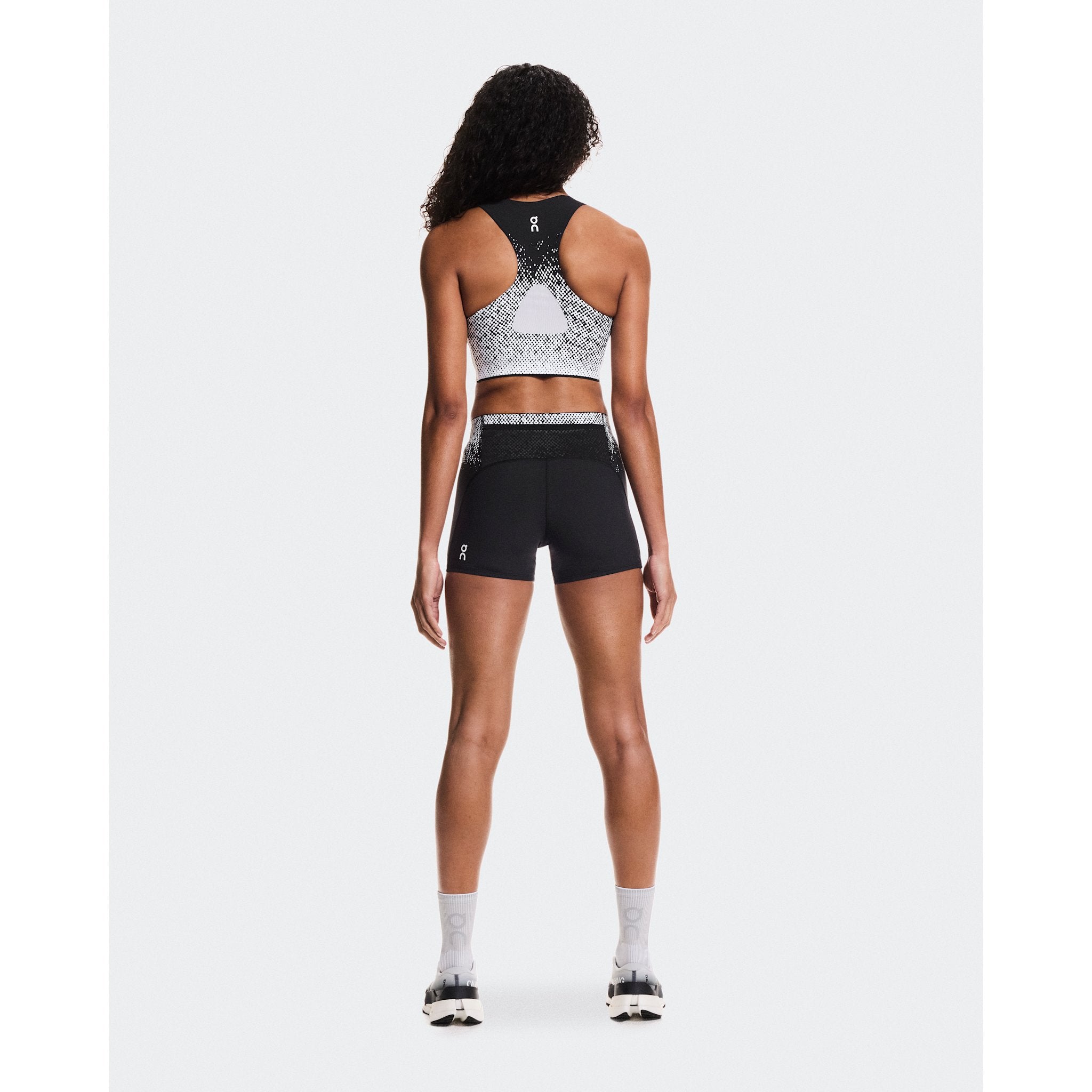 On Zero Crop White | Black