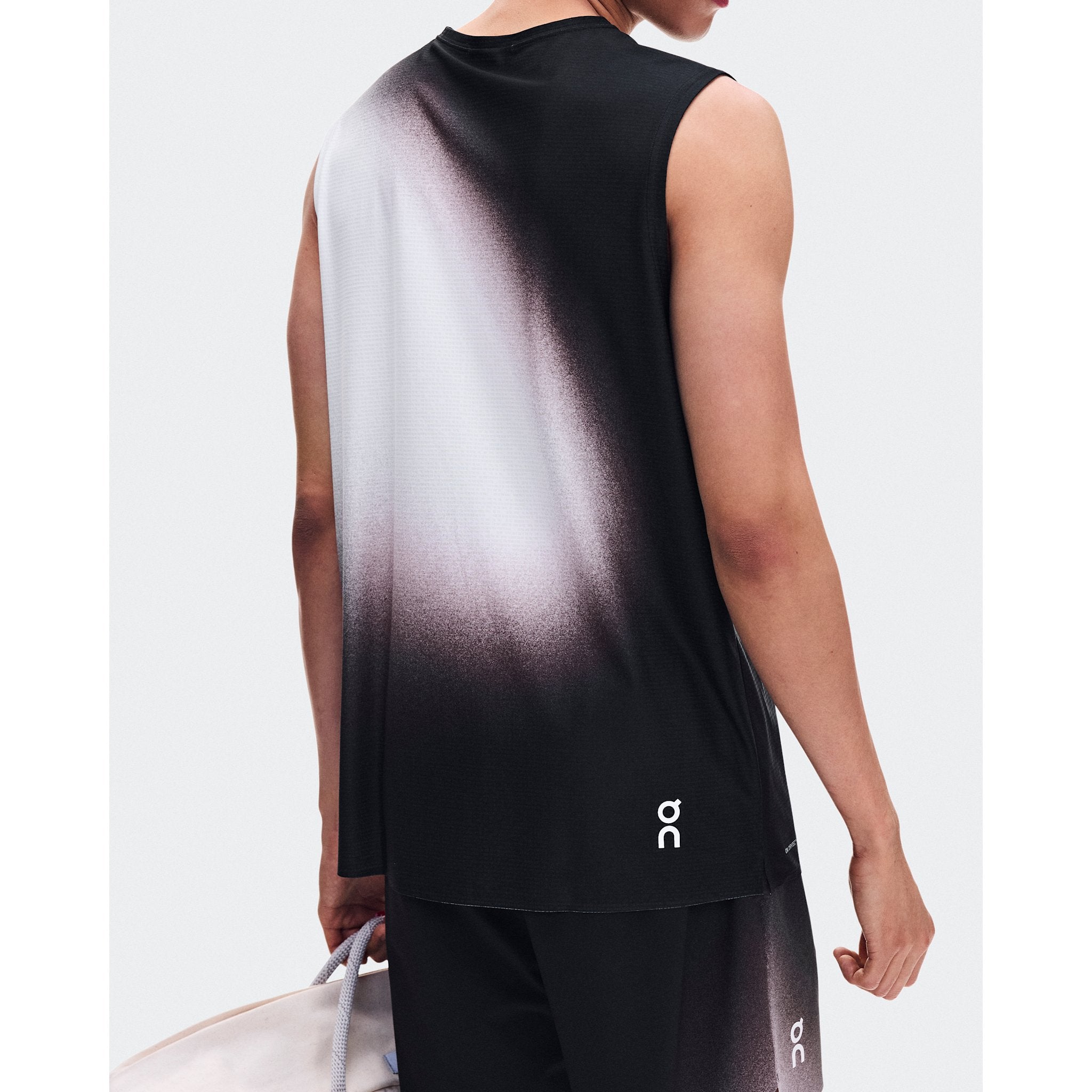 On Court Tank Swing Black | Mulberry
