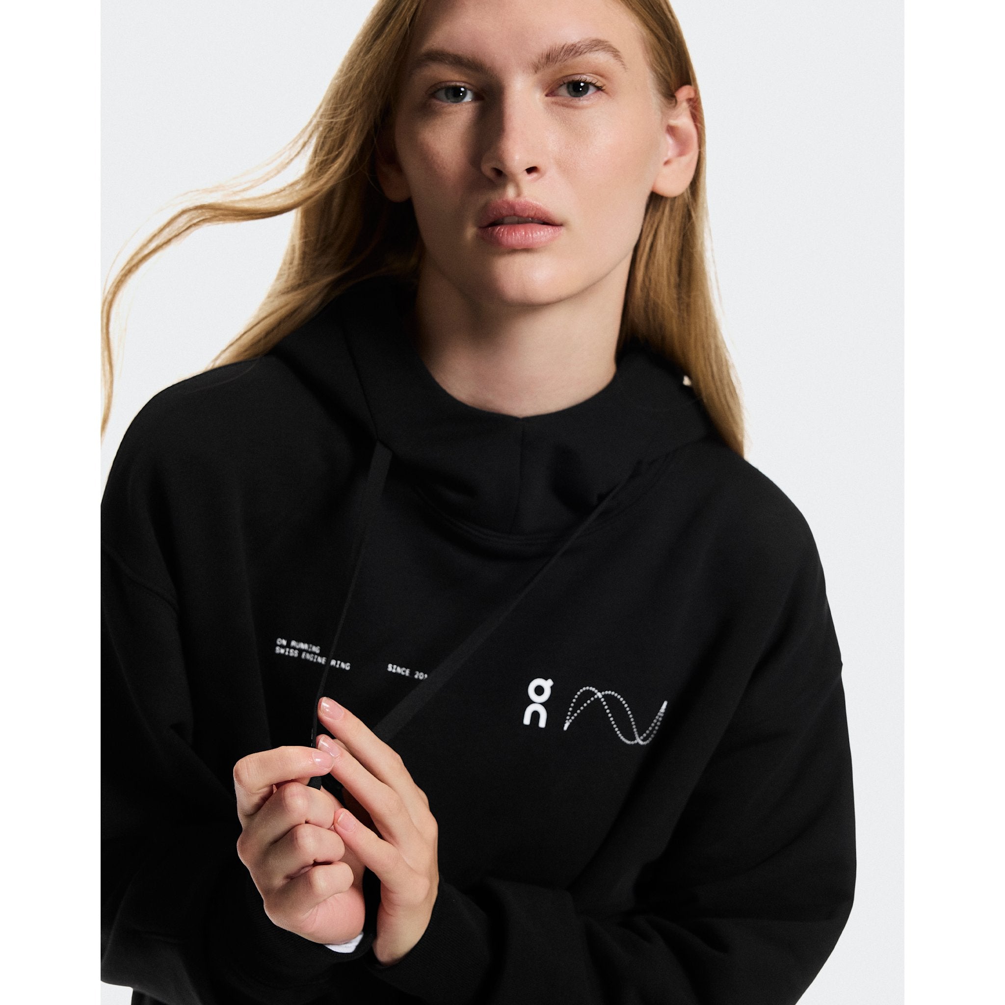 On Club Hoodie Avant Black