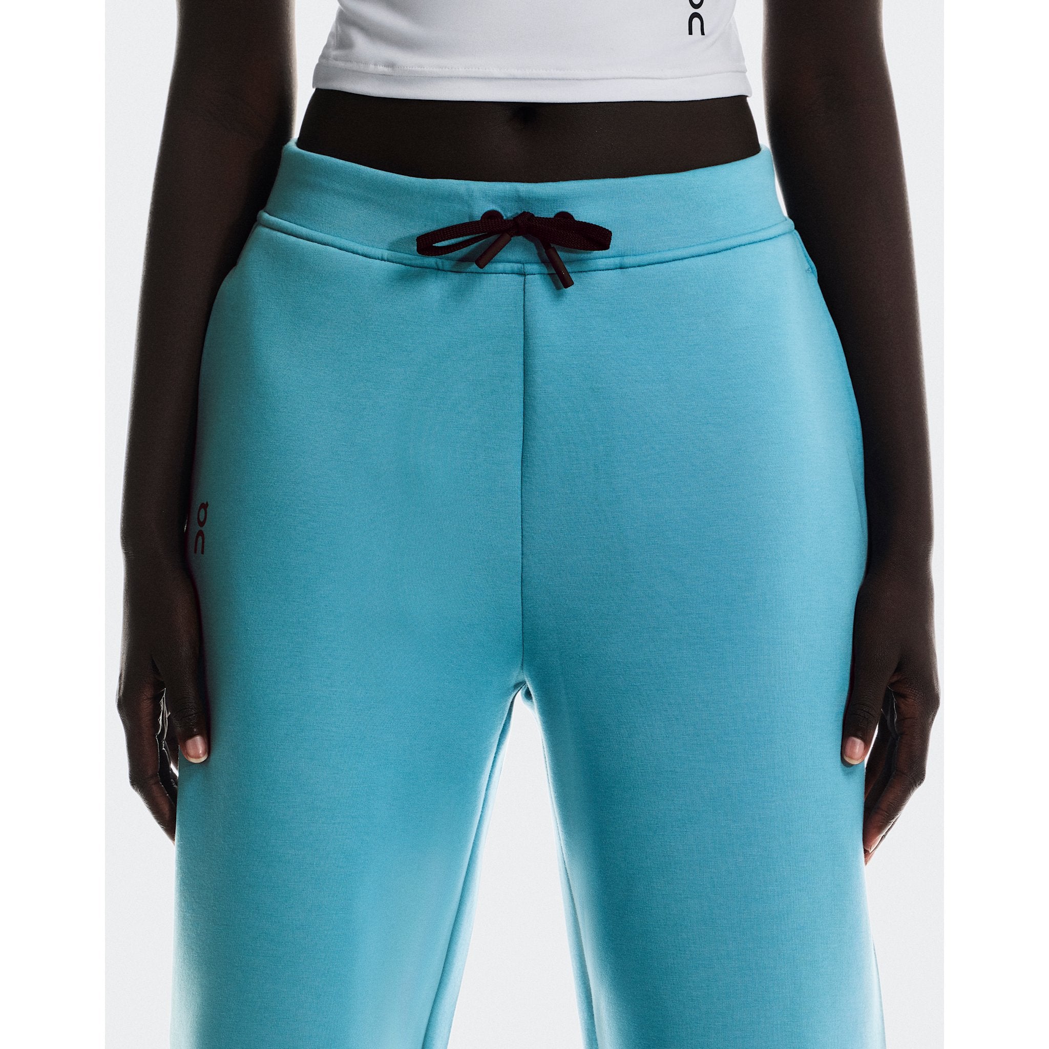 On Focus Tech Sweatpants Niagara