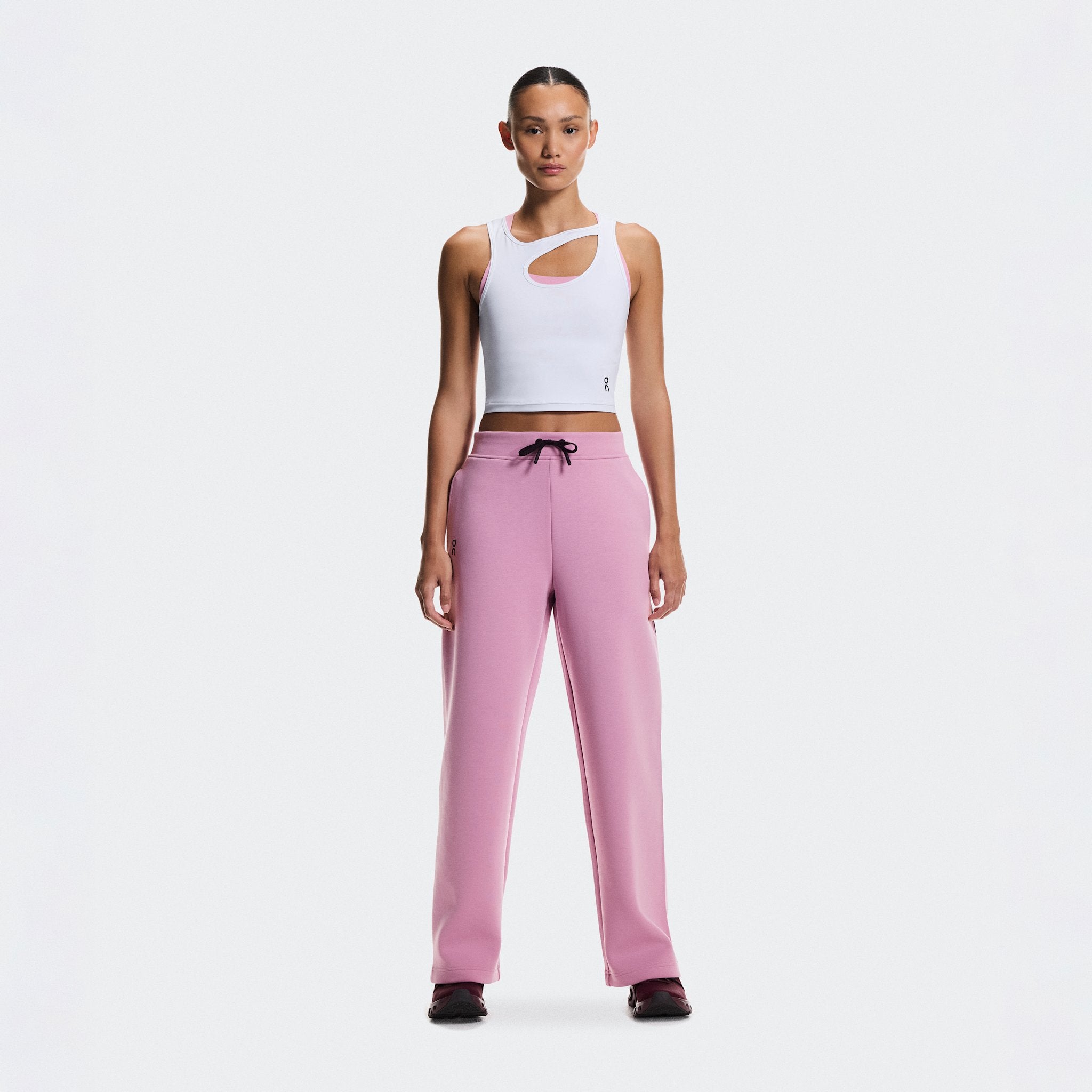 On Focus Tech Sweatpants Sakura