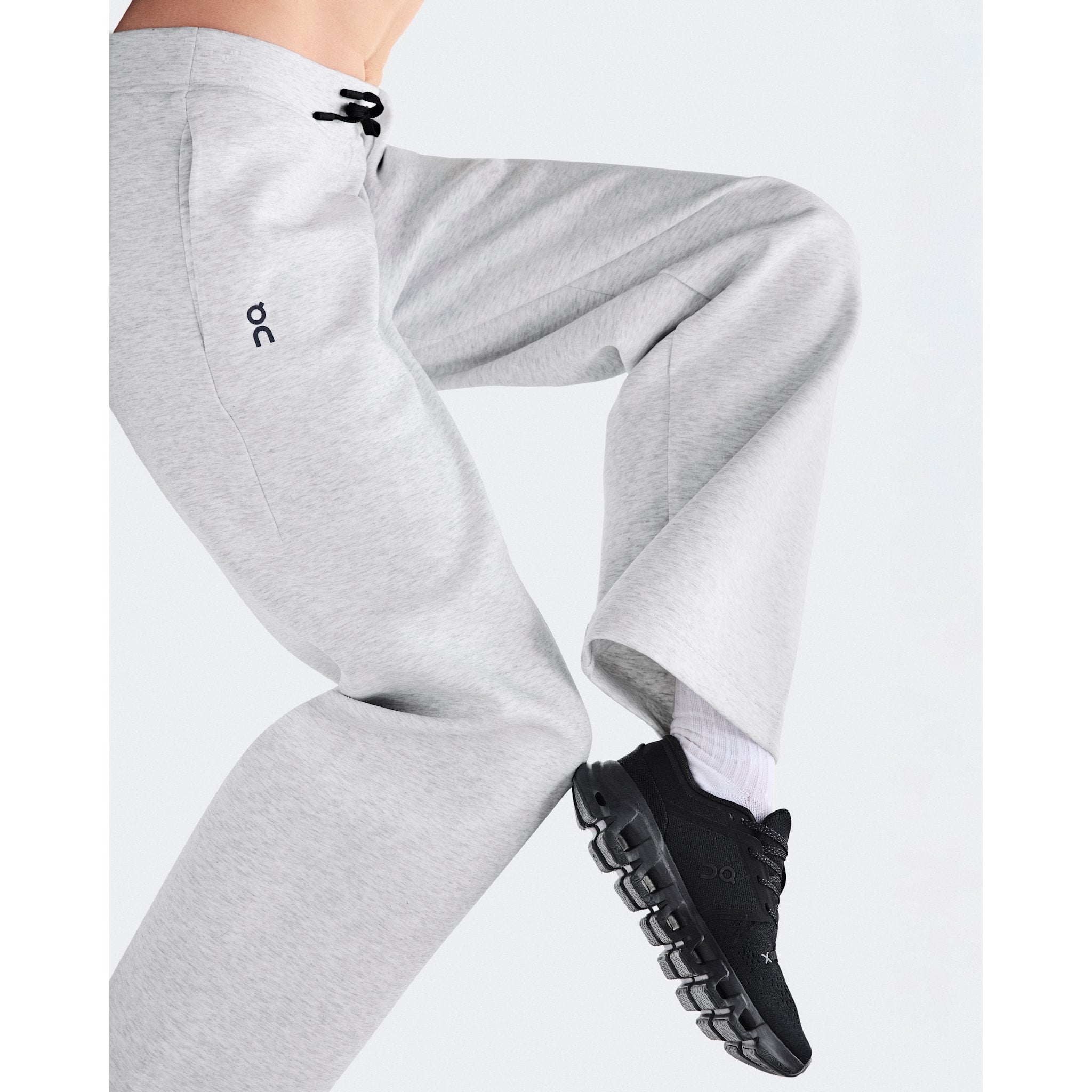On Focus Tech Sweatpants Crater