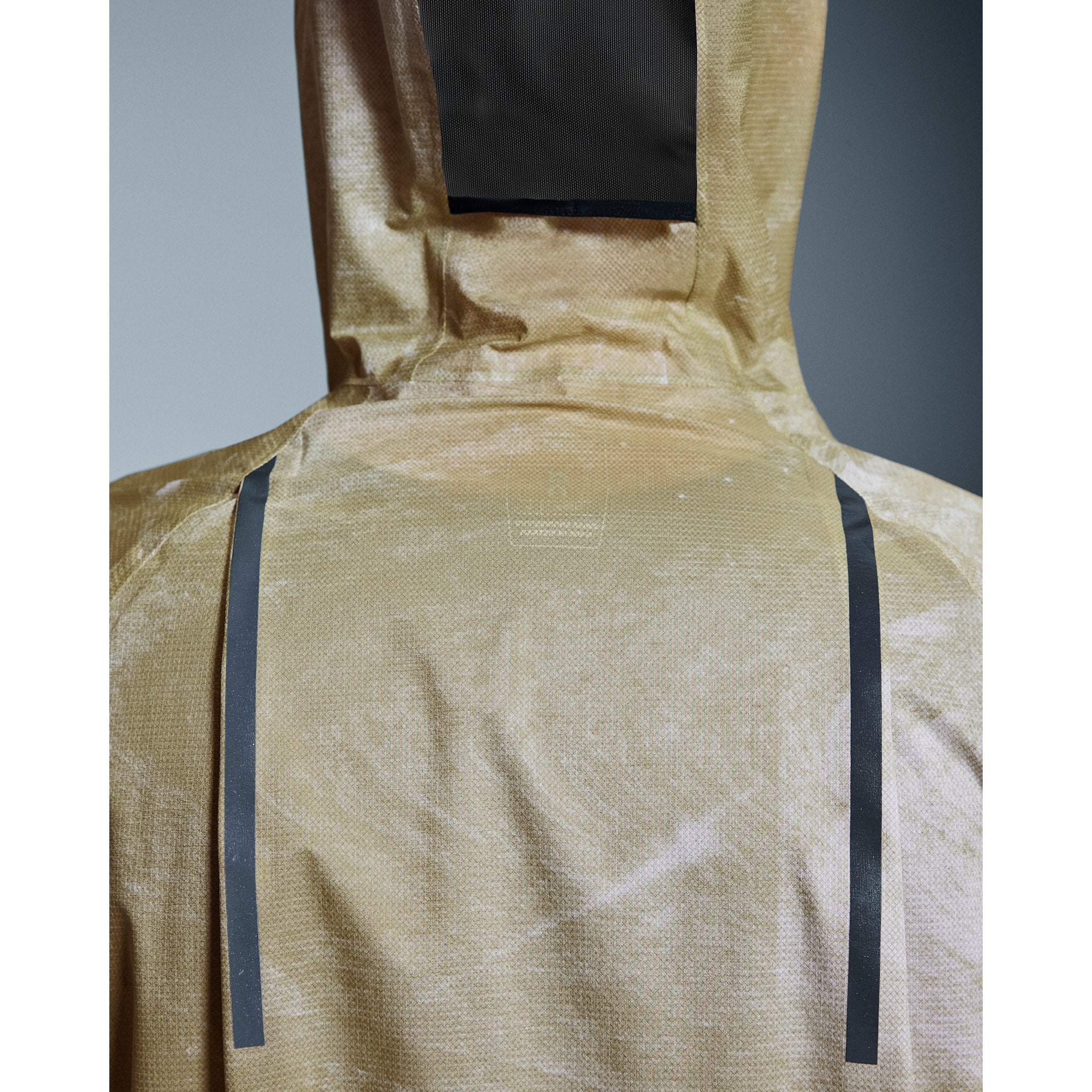 On Ultra Jacket White | Caper